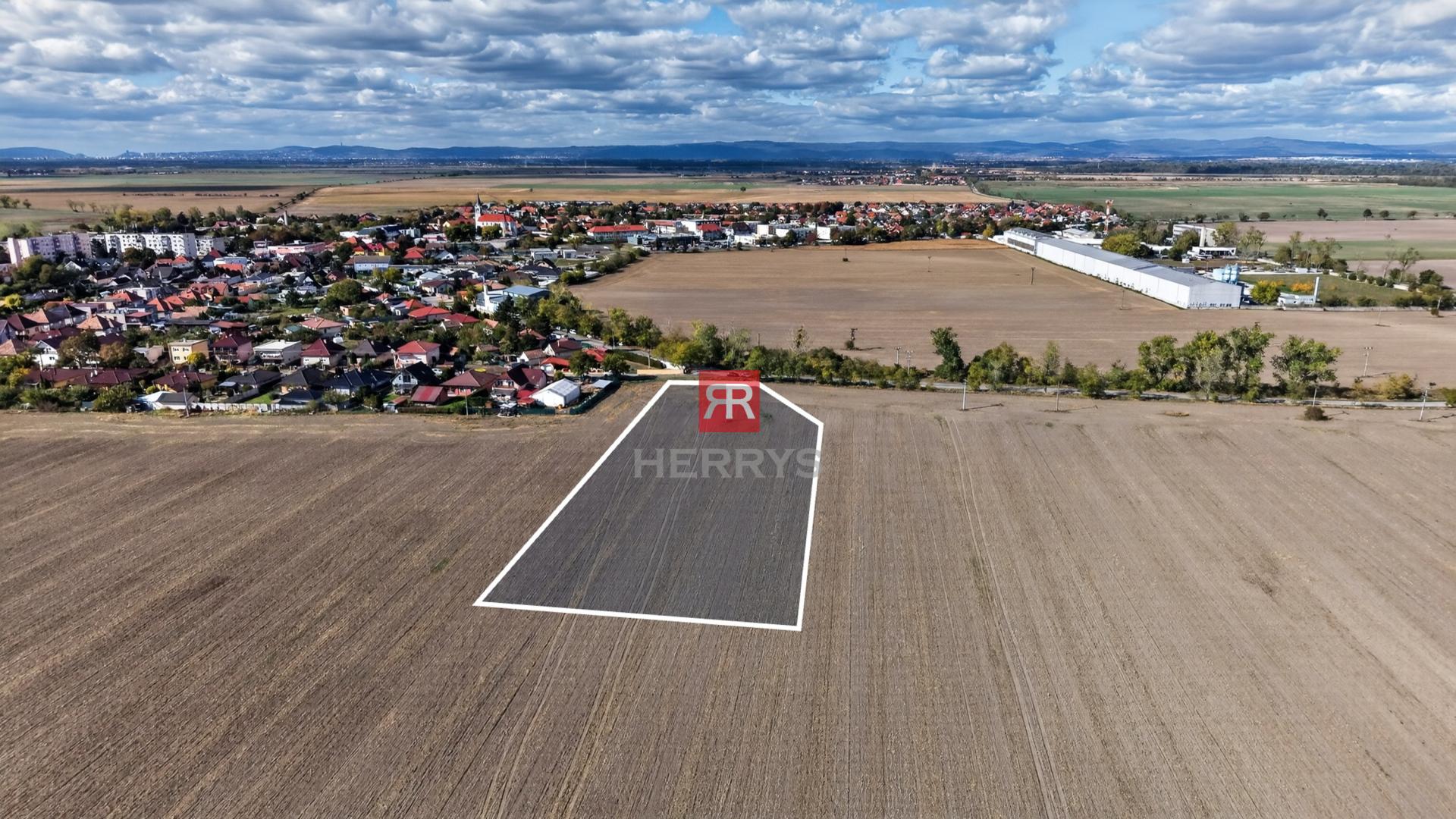 HERRYS - Exkluzívne na predaj výnimočný pozemok o výmere 15336 m2, Zlaté Klasy