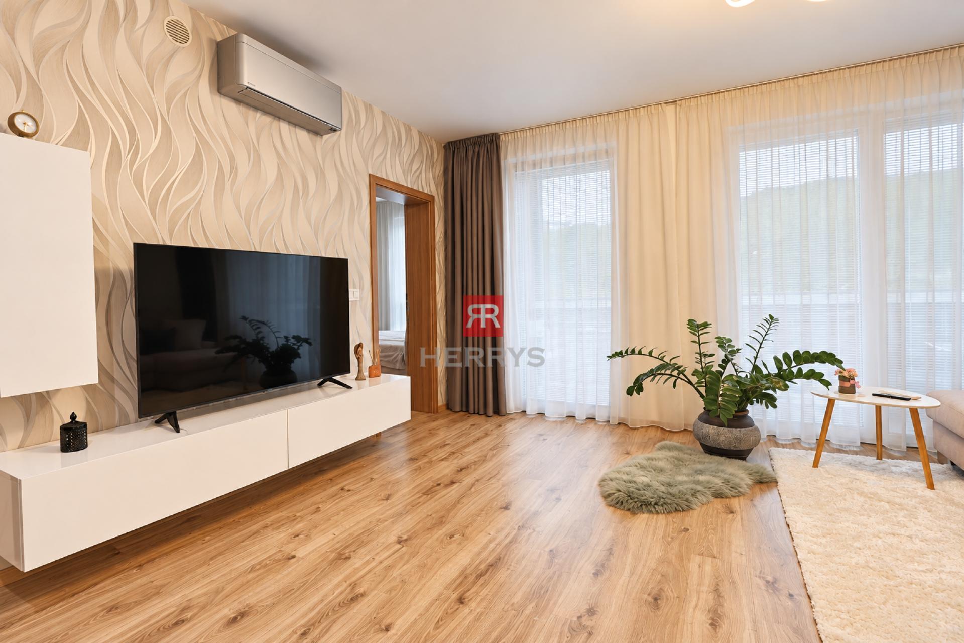 HERRYS – Spacious 2-room Apartment for Rent with Parking near forest