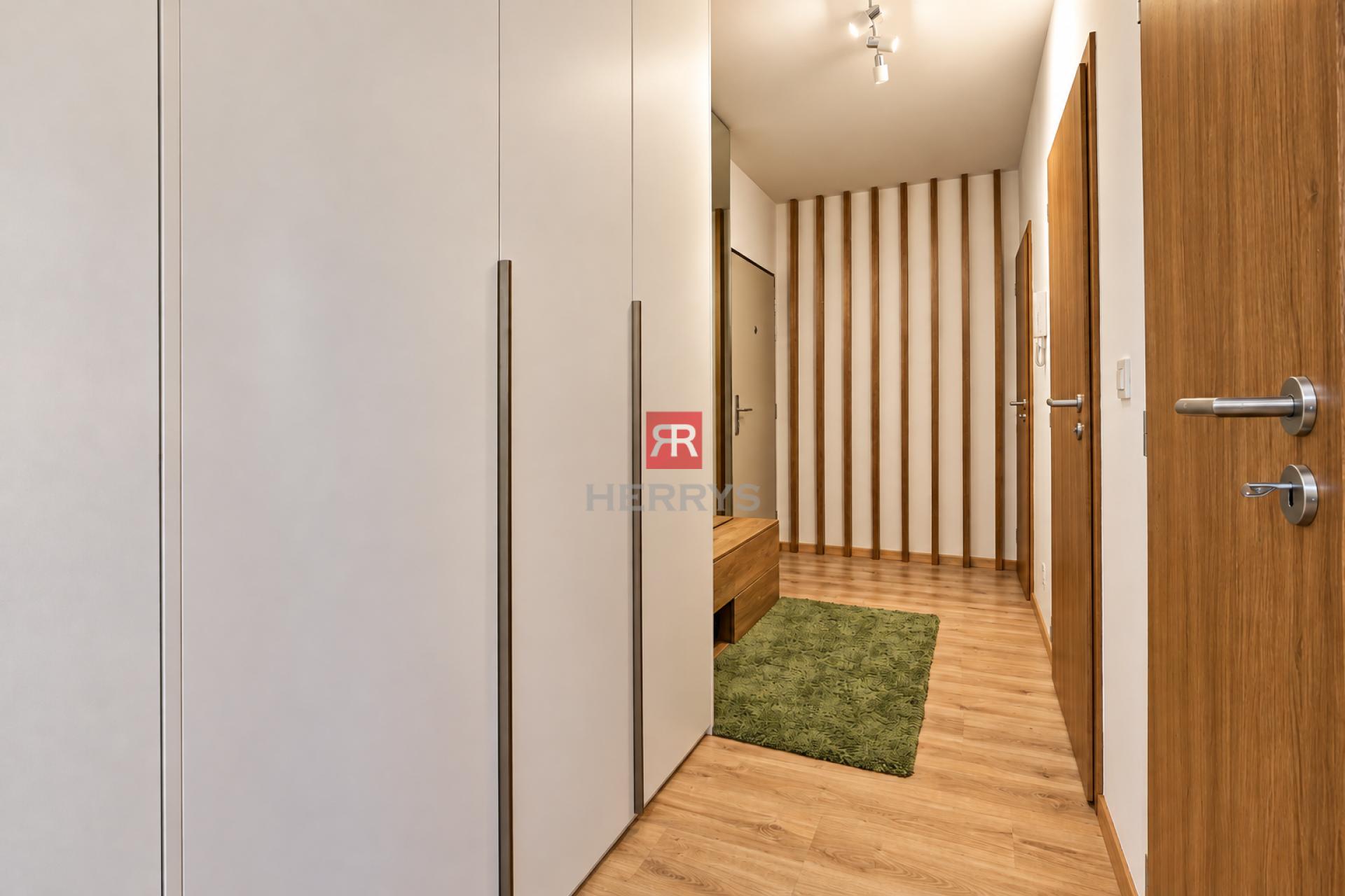 HERRYS – Spacious 2-room Apartment for Rent with Parking near forest