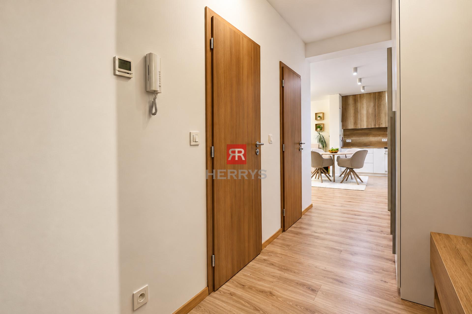 HERRYS – Spacious 2-room Apartment for Rent with Parking near forest