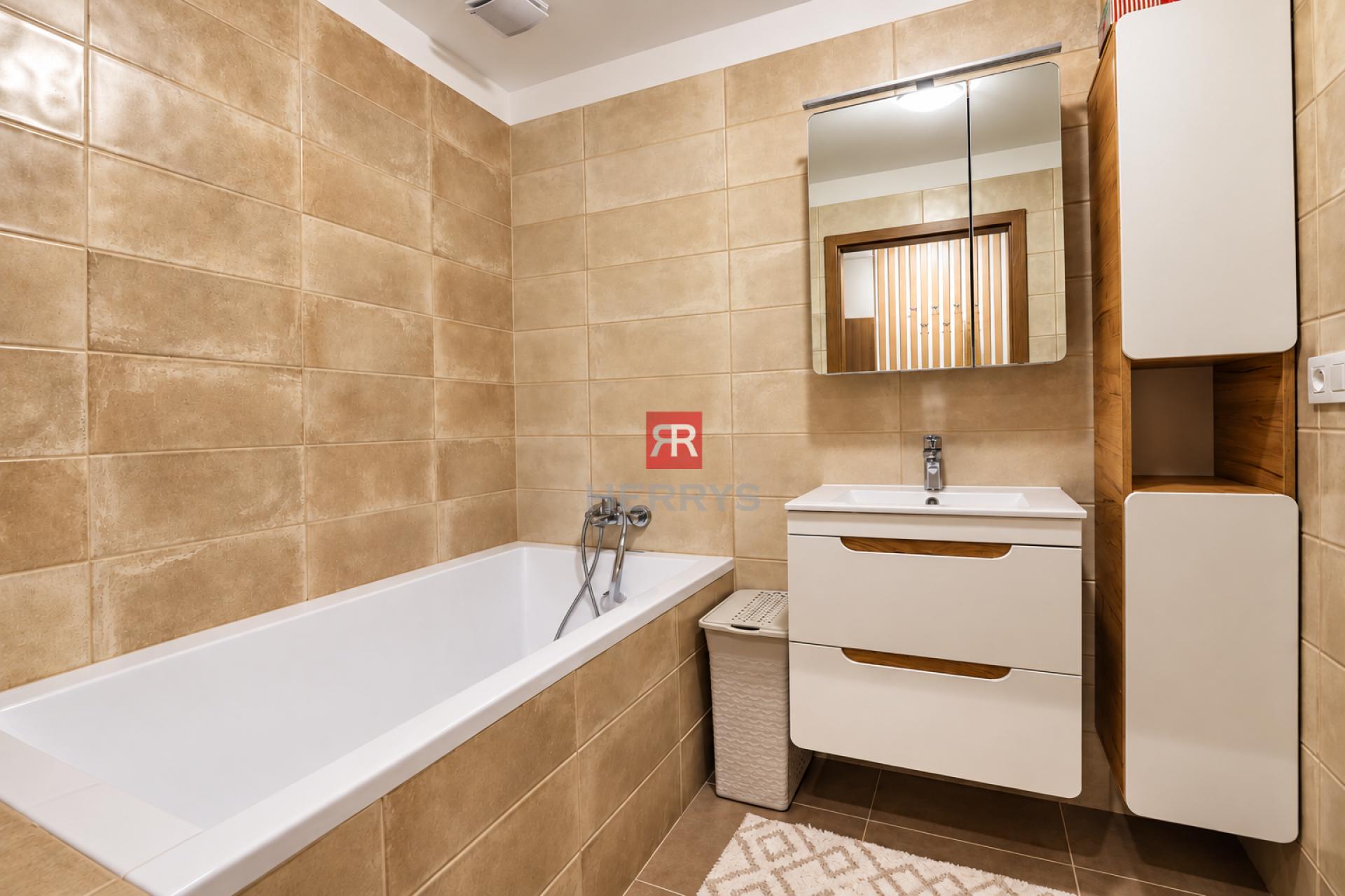 HERRYS – Spacious 2-room Apartment for Rent with Parking near forest