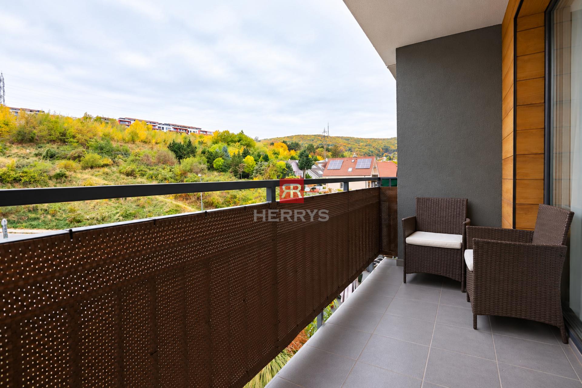 HERRYS – Spacious 2-room Apartment for Rent with Parking near forest