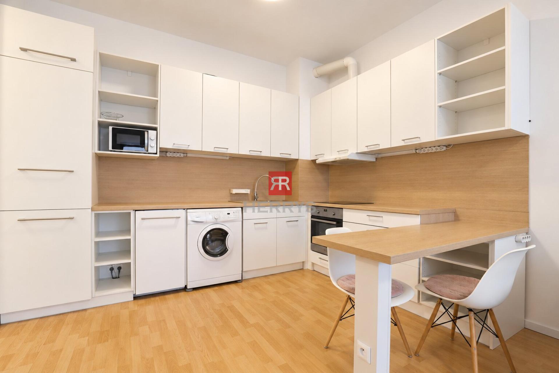HERRYS - For rent sunny 72 m2 2-room apartment in the city center only for 13,69 €/m2 | Kesselbauer