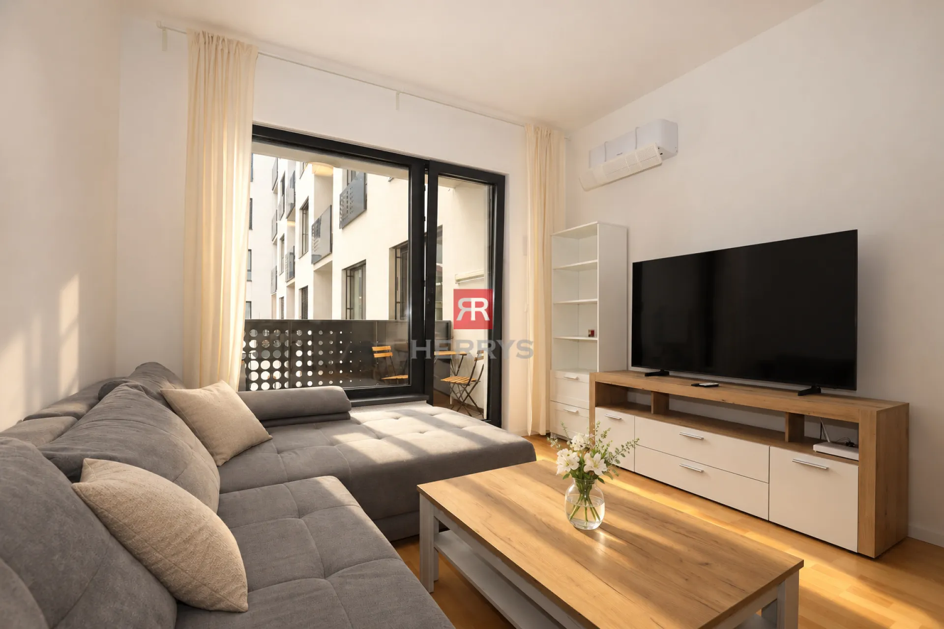 HERRYS - For rent sunny 72 m2 2-room apartment in the city center only for 13,69 €/m2 | Kesselbauer