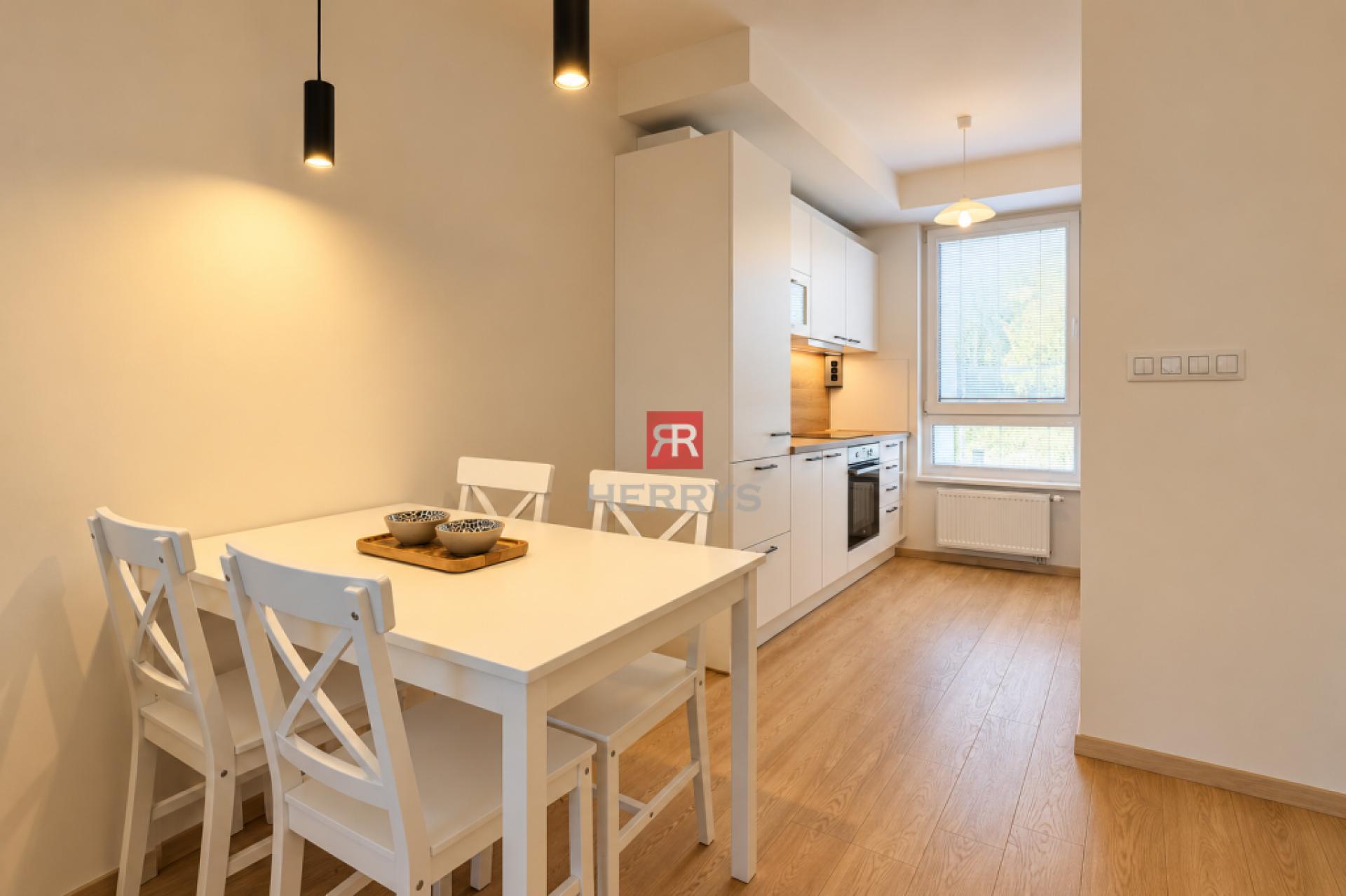 HERRYS - New 2.5-room apartment with parking, a loggia, and a home office/walk-in closet - Kutlíkova