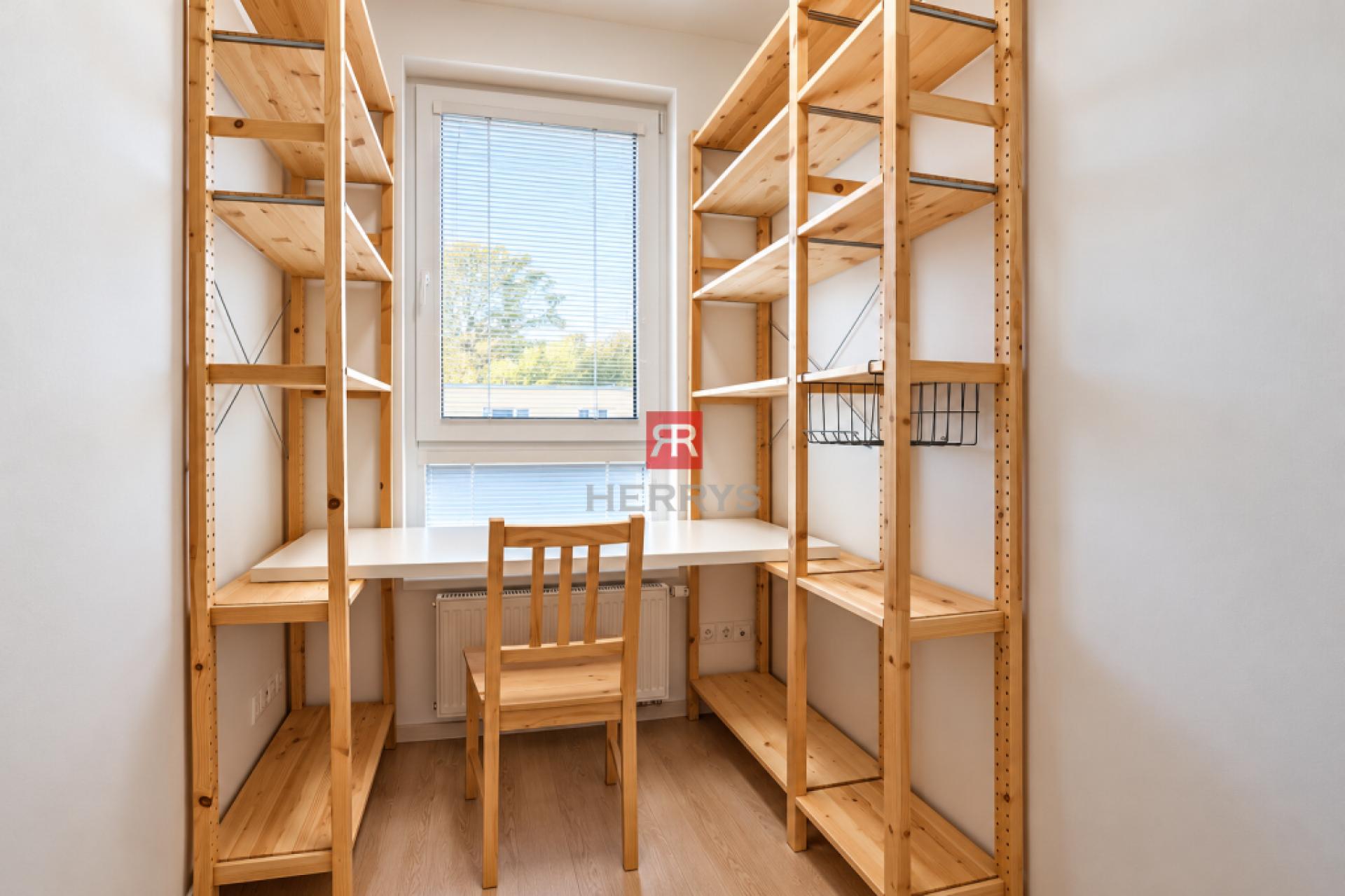HERRYS - New 2.5-room apartment with parking, a loggia, and a home office/walk-in closet - Kutlíkova
