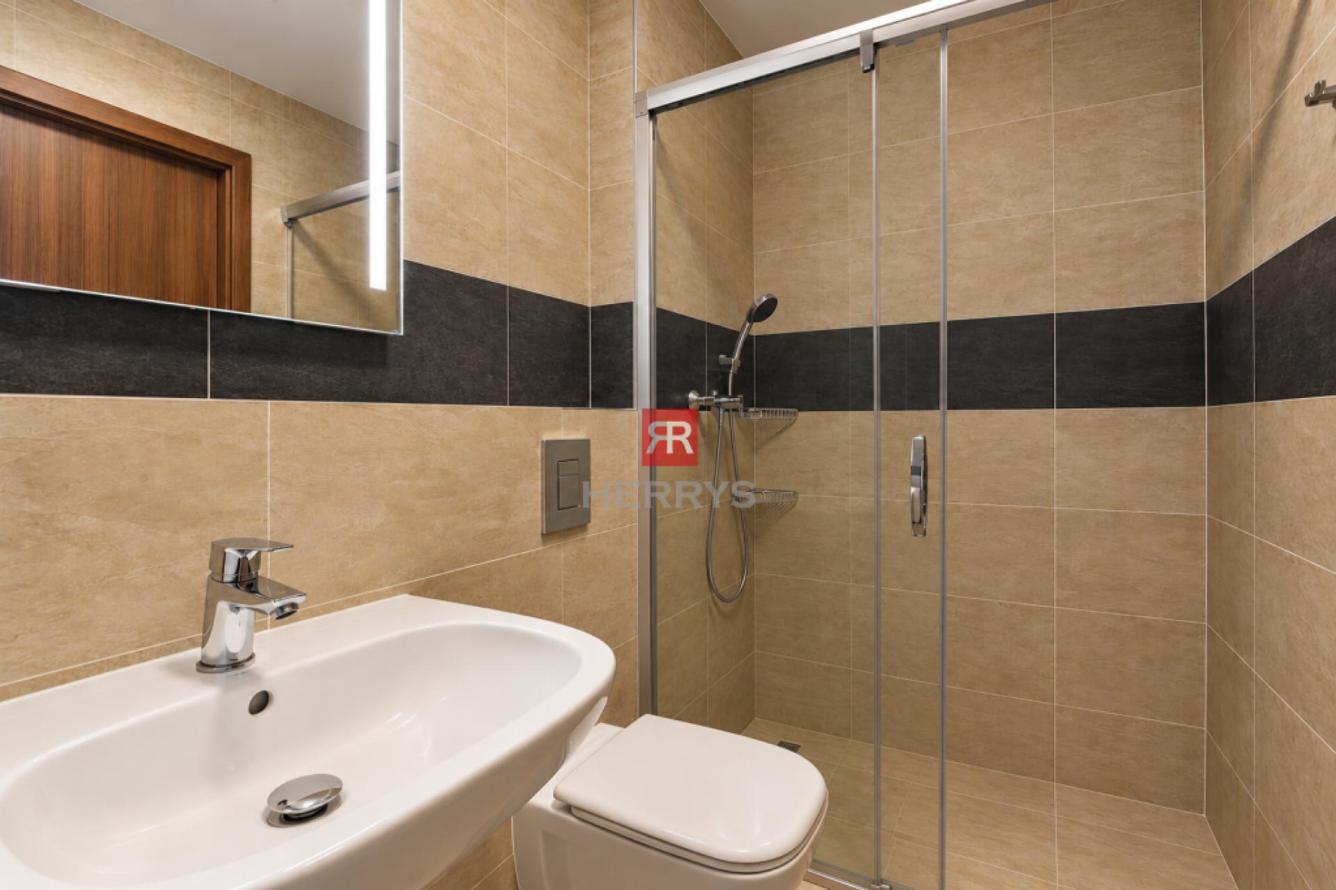 HERRYS - New 2.5-room apartment with parking, a loggia, and a home office/walk-in closet - Kutlíkova