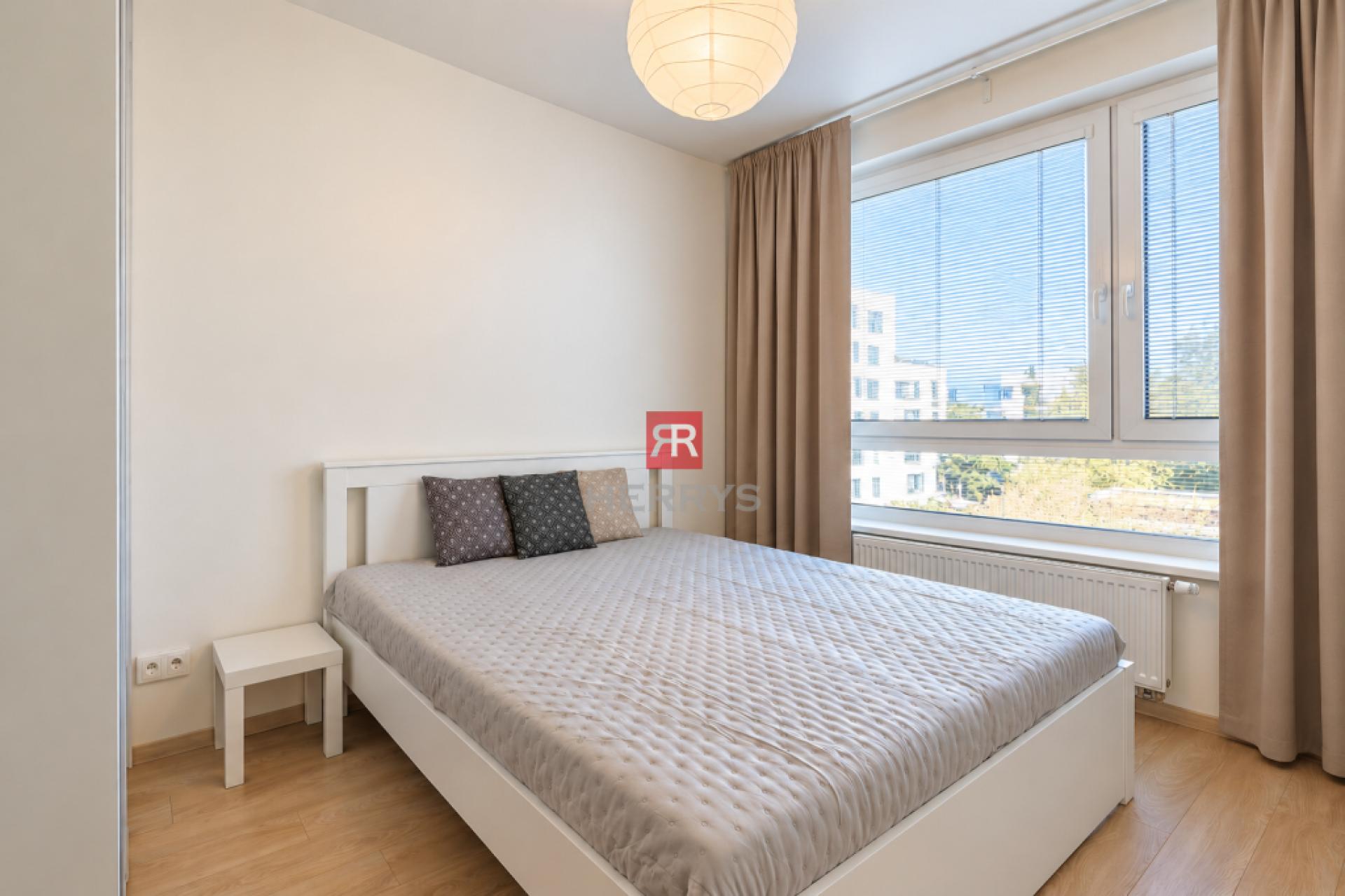 HERRYS - New 2.5-room apartment with parking, a loggia, and a home office/walk-in closet - Kutlíkova