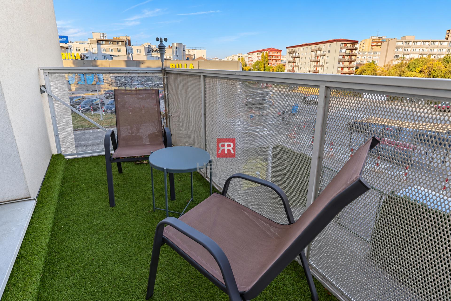 HERRYS – Comfortable Living in a Spacious 2-Bedroom Apartment with parking – Pet-Friendly