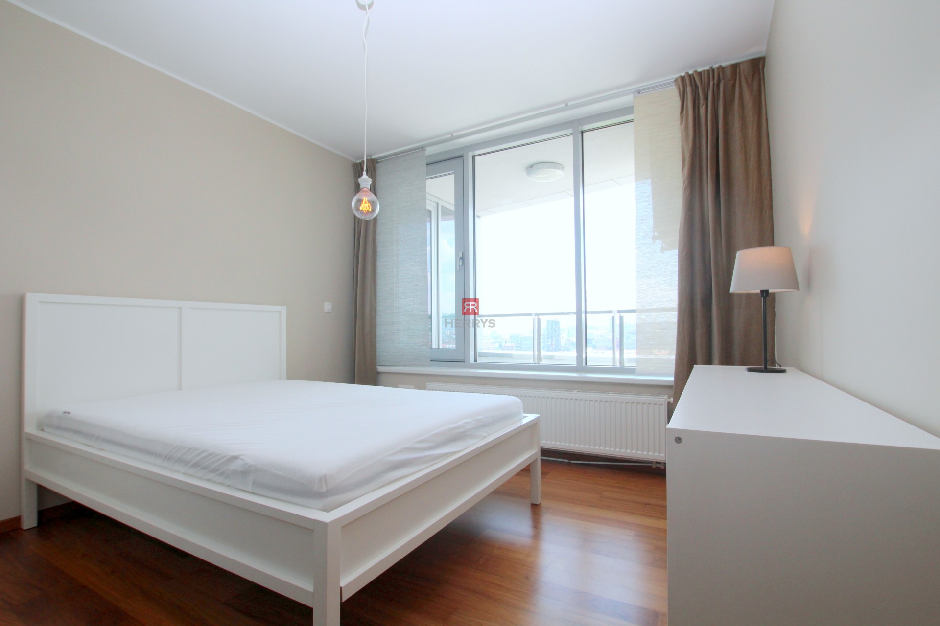 HERRYS - Na prenájom priestranný 3 izbový byt s parkovaním, v projekte III Veže s výhľadom na mesto