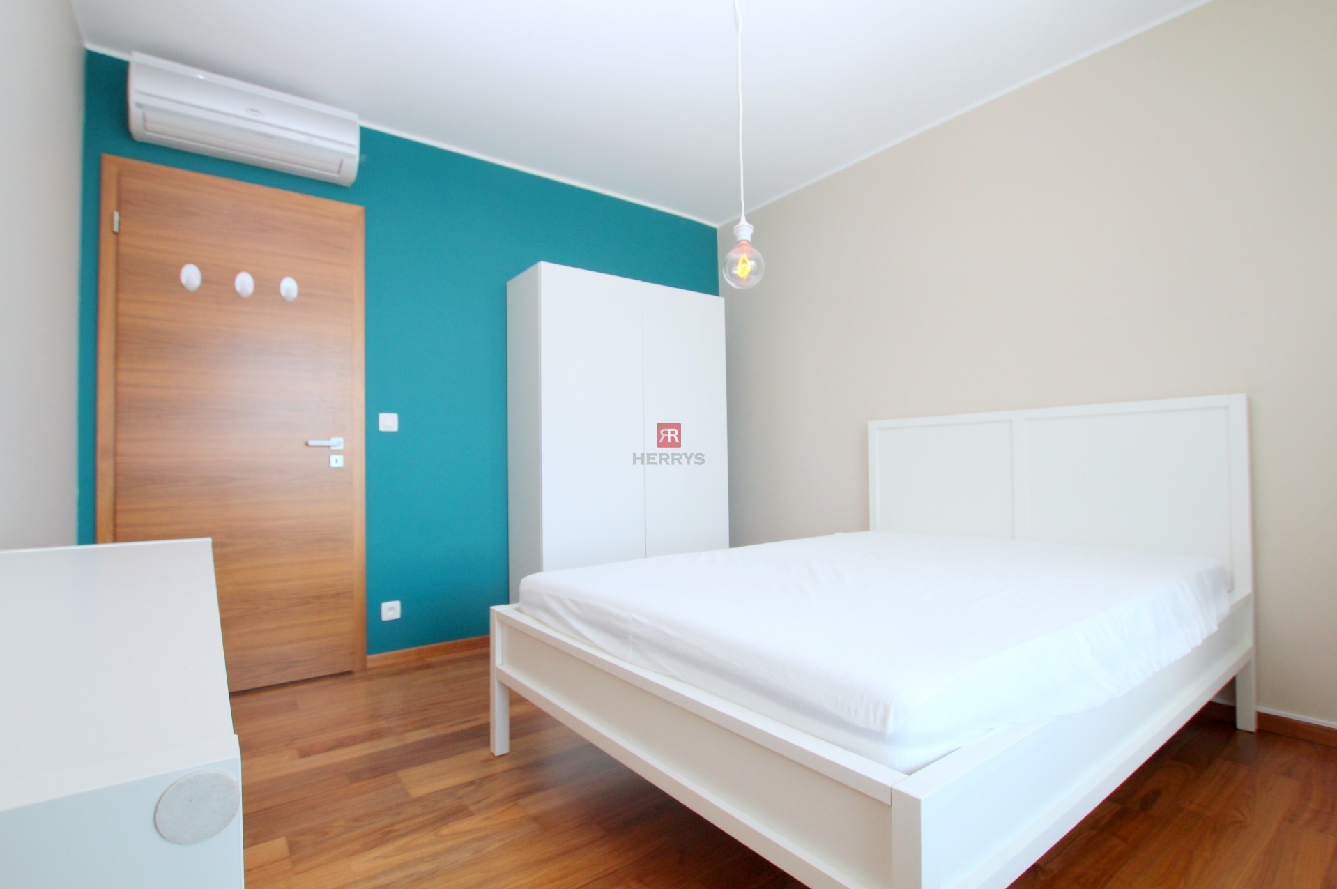 HERRYS - Na prenájom priestranný 3 izbový byt s parkovaním, v projekte III Veže s výhľadom na mesto