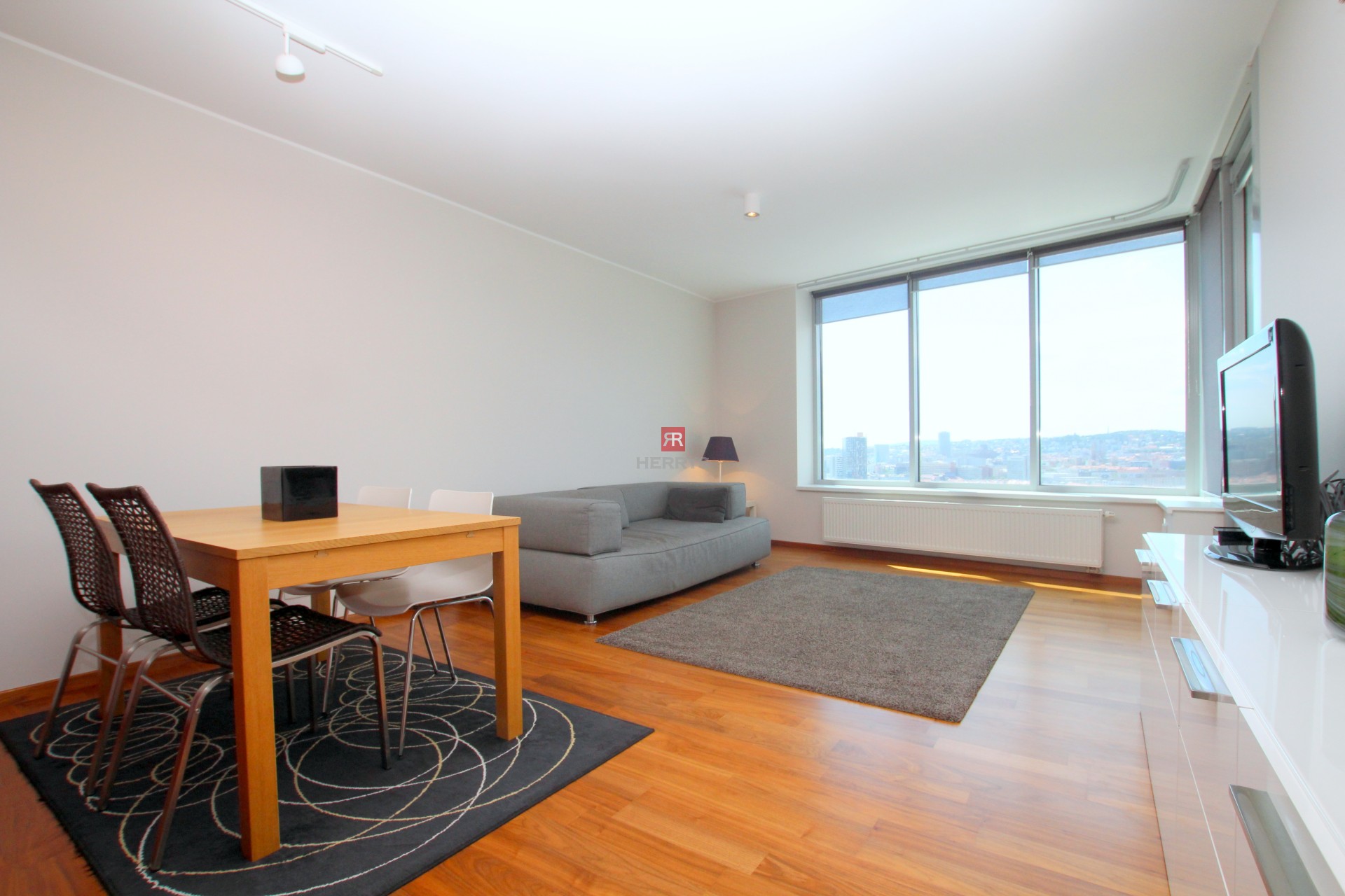 HERRYS - Na prenájom priestranný 3 izbový byt s parkovaním, v projekte III Veže s výhľadom na mesto