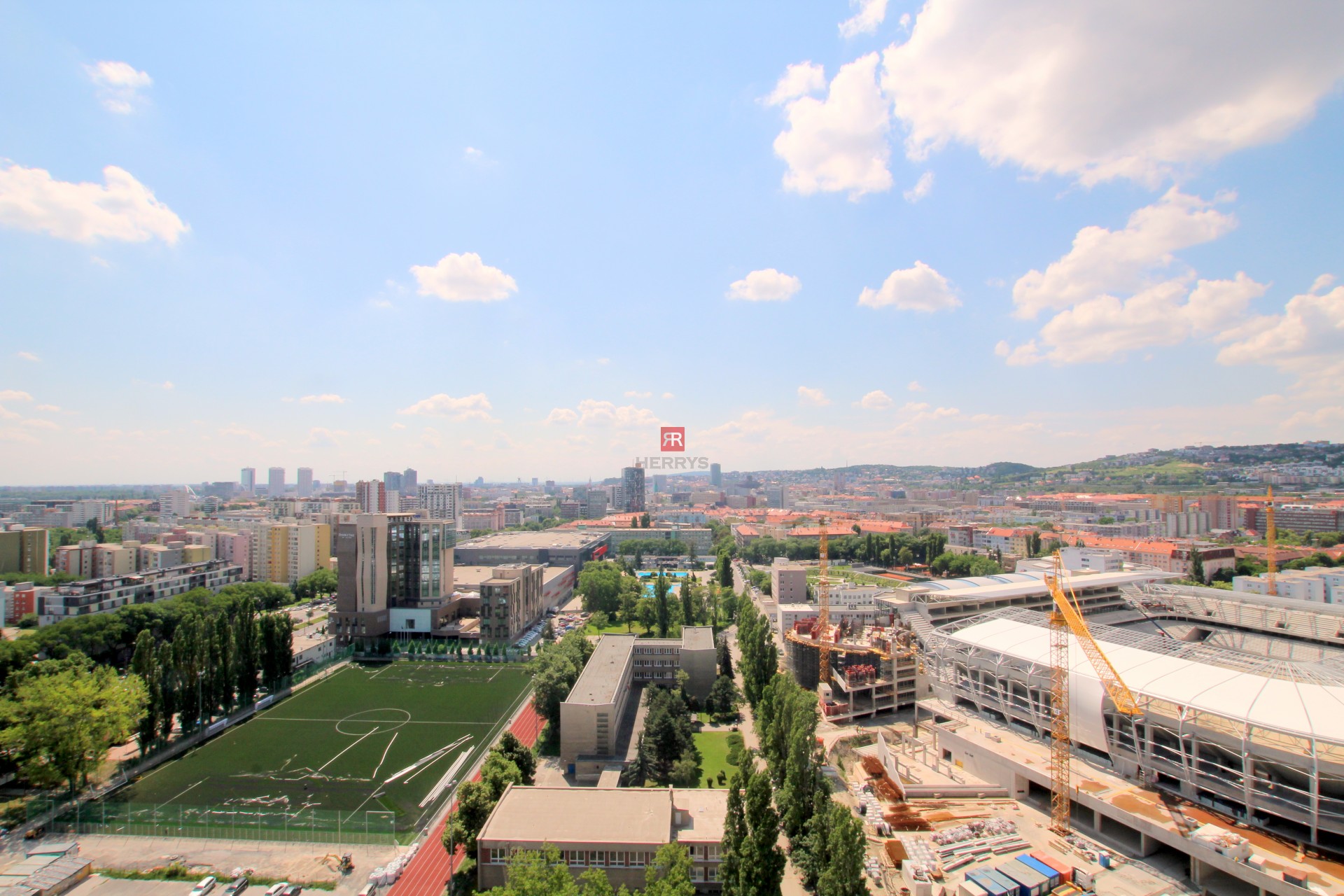 HERRYS - Na prenájom priestranný 3 izbový byt s parkovaním, v projekte III Veže s výhľadom na mesto