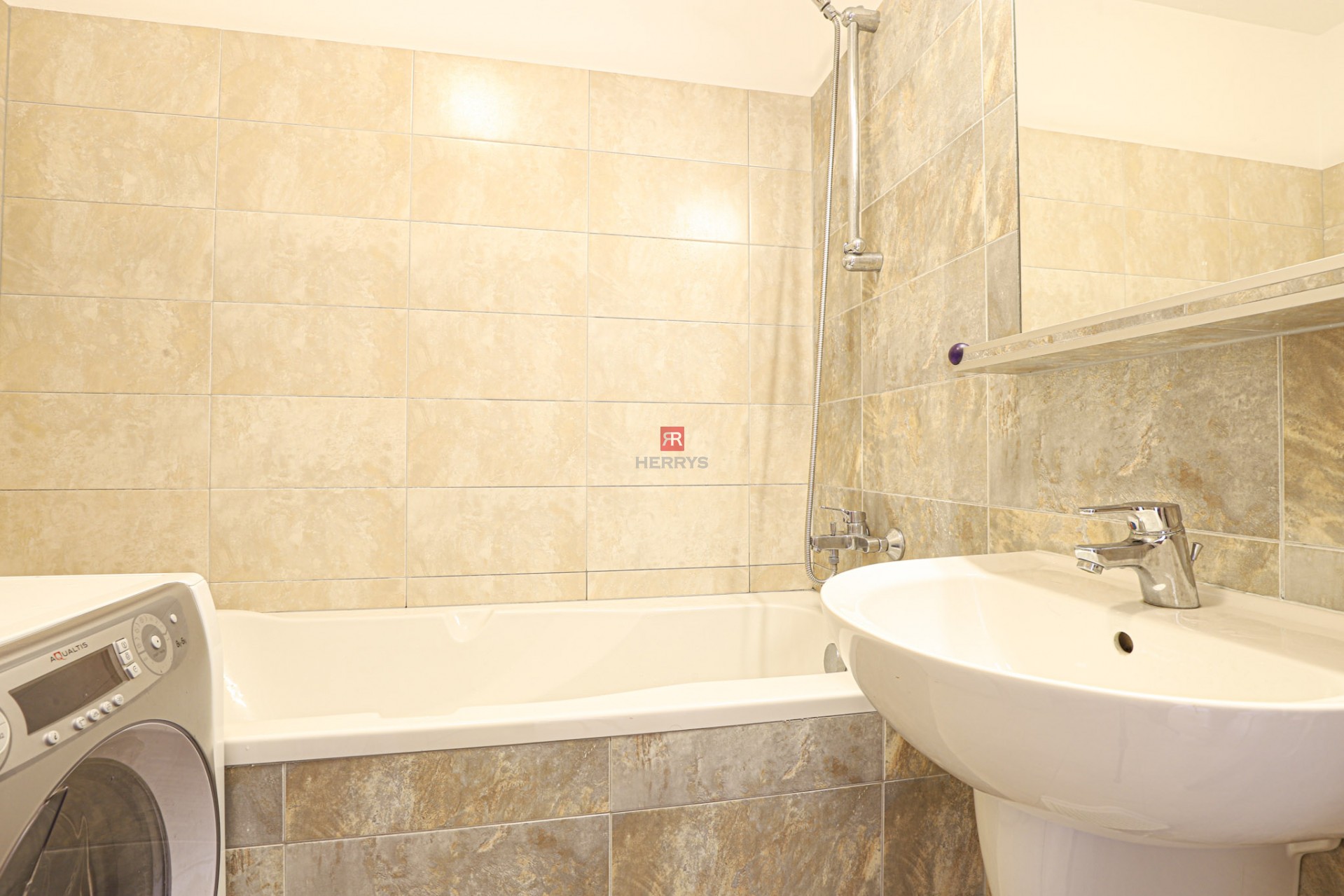 HERRYS - Na prenájom kompletne zariadený 2 izbový byt s loggiou v komplexe RETRO v Ružinove