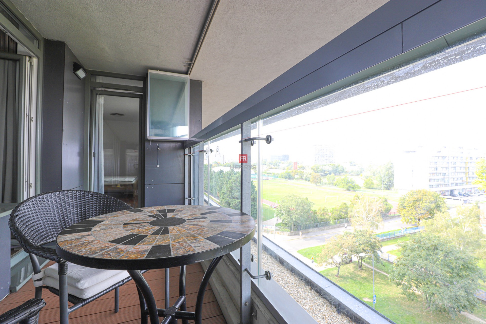 HERRYS - Na prenájom kompletne zariadený 2 izbový byt s loggiou v komplexe RETRO v Ružinove