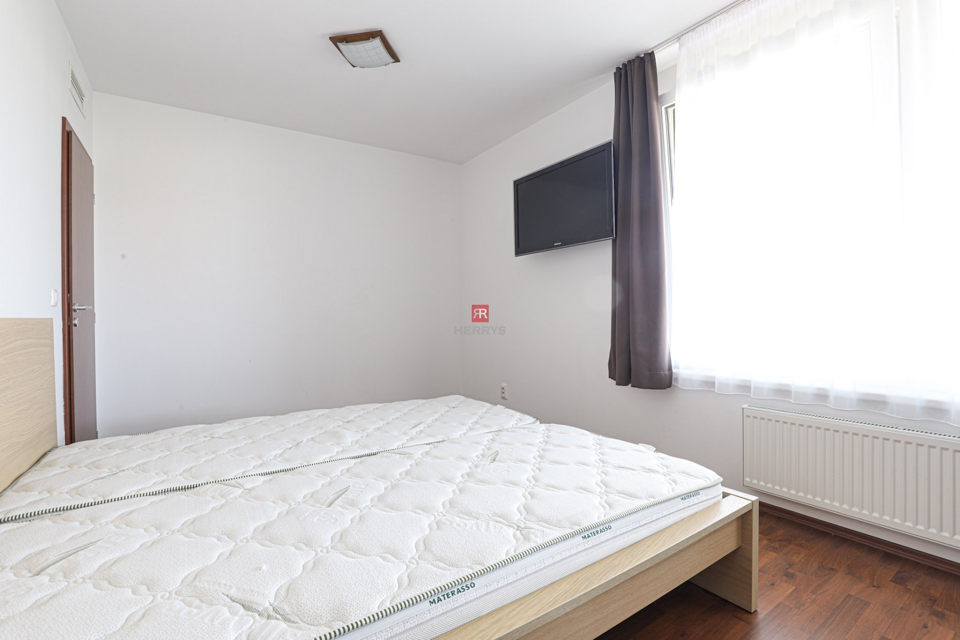 HERRYS - Na prenájom kompletne zariadený 2 izbový byt s loggiou v komplexe RETRO v Ružinove