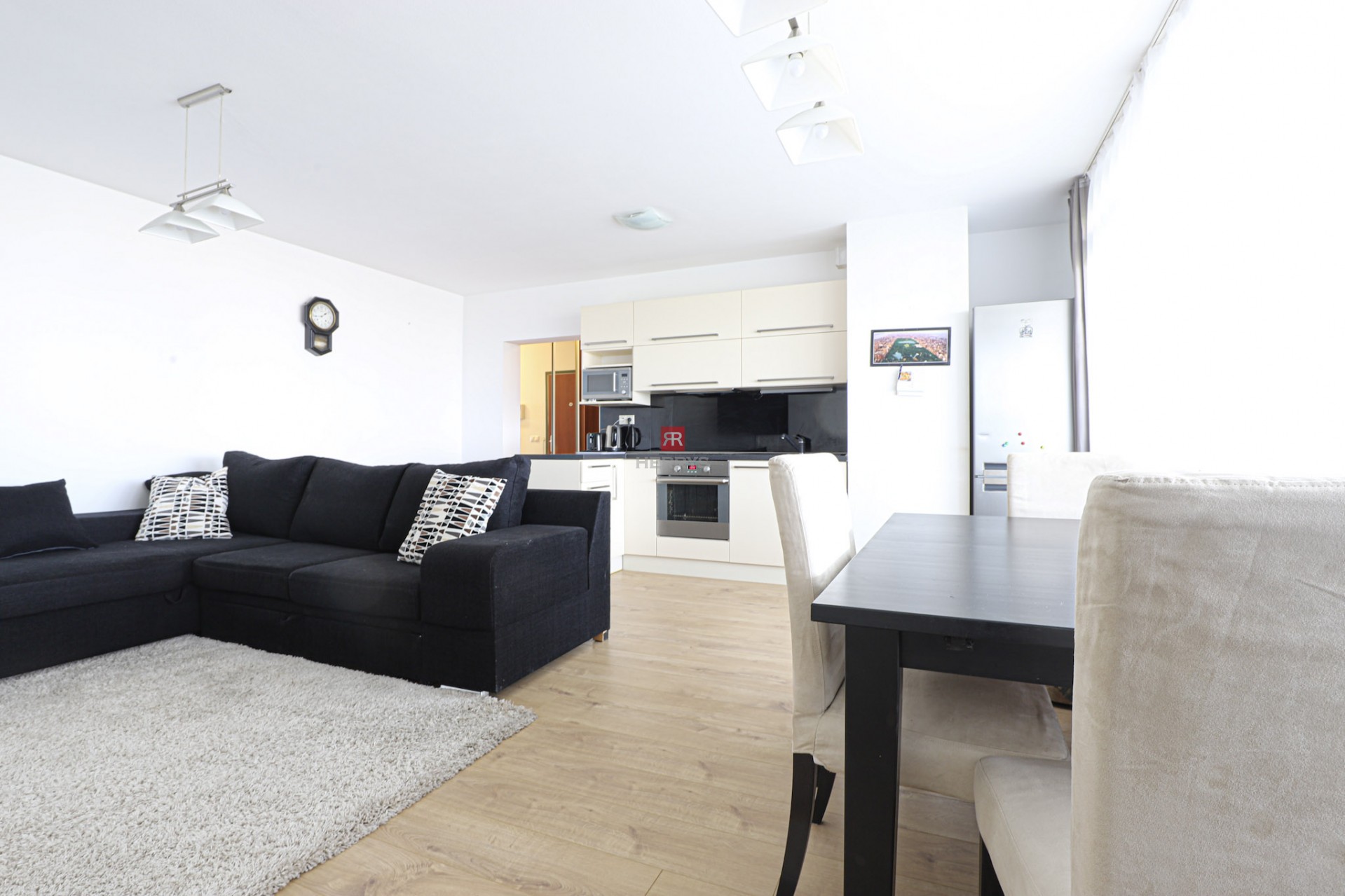 HERRYS - Na prenájom kompletne zariadený 2 izbový byt s loggiou v komplexe RETRO v Ružinove