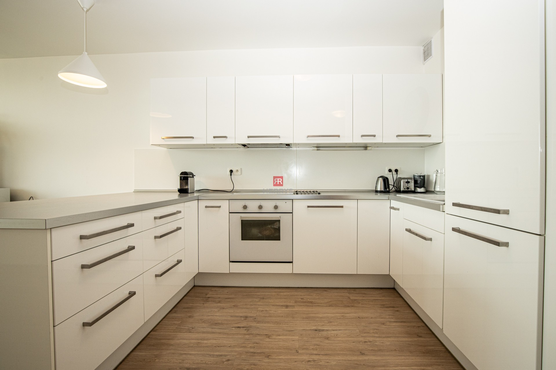HERRYS - For rent spacious 2 room flat with garage parking place in project III Towers