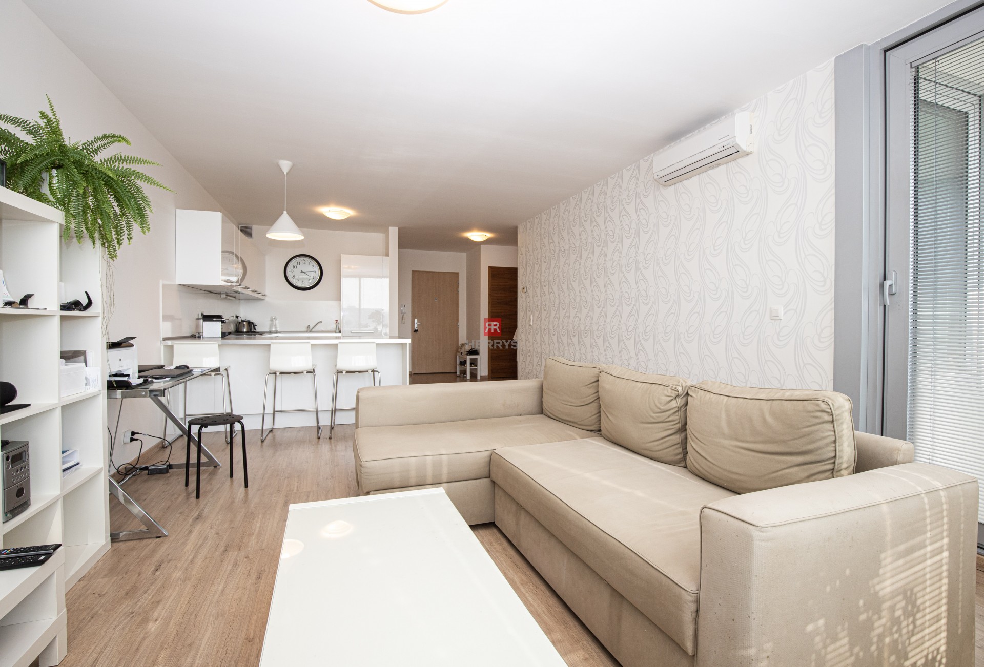 HERRYS - For rent spacious 2 room flat with garage parking place in project III Towers