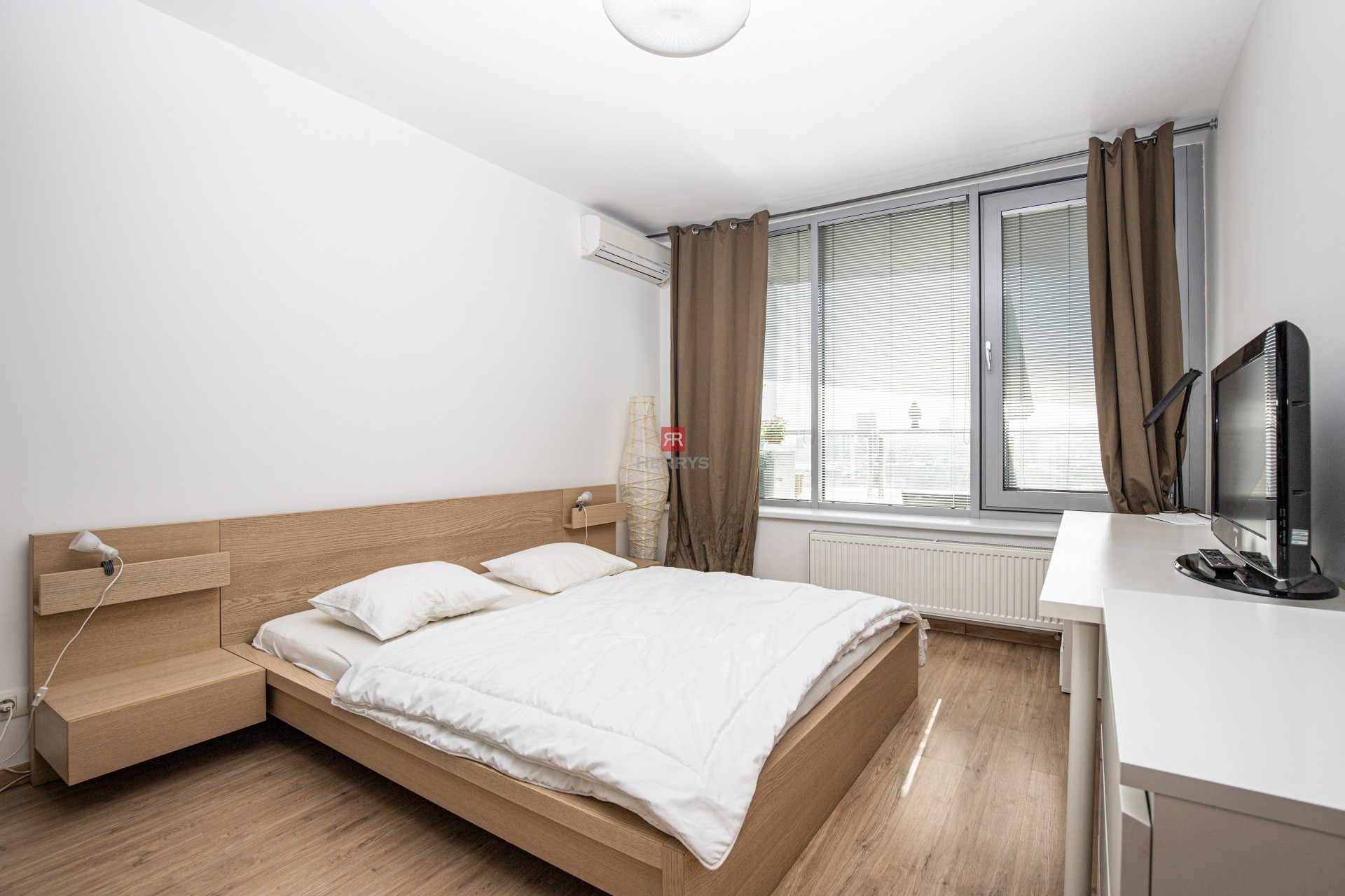 HERRYS - For rent spacious 2 room flat with garage parking place in project III Towers