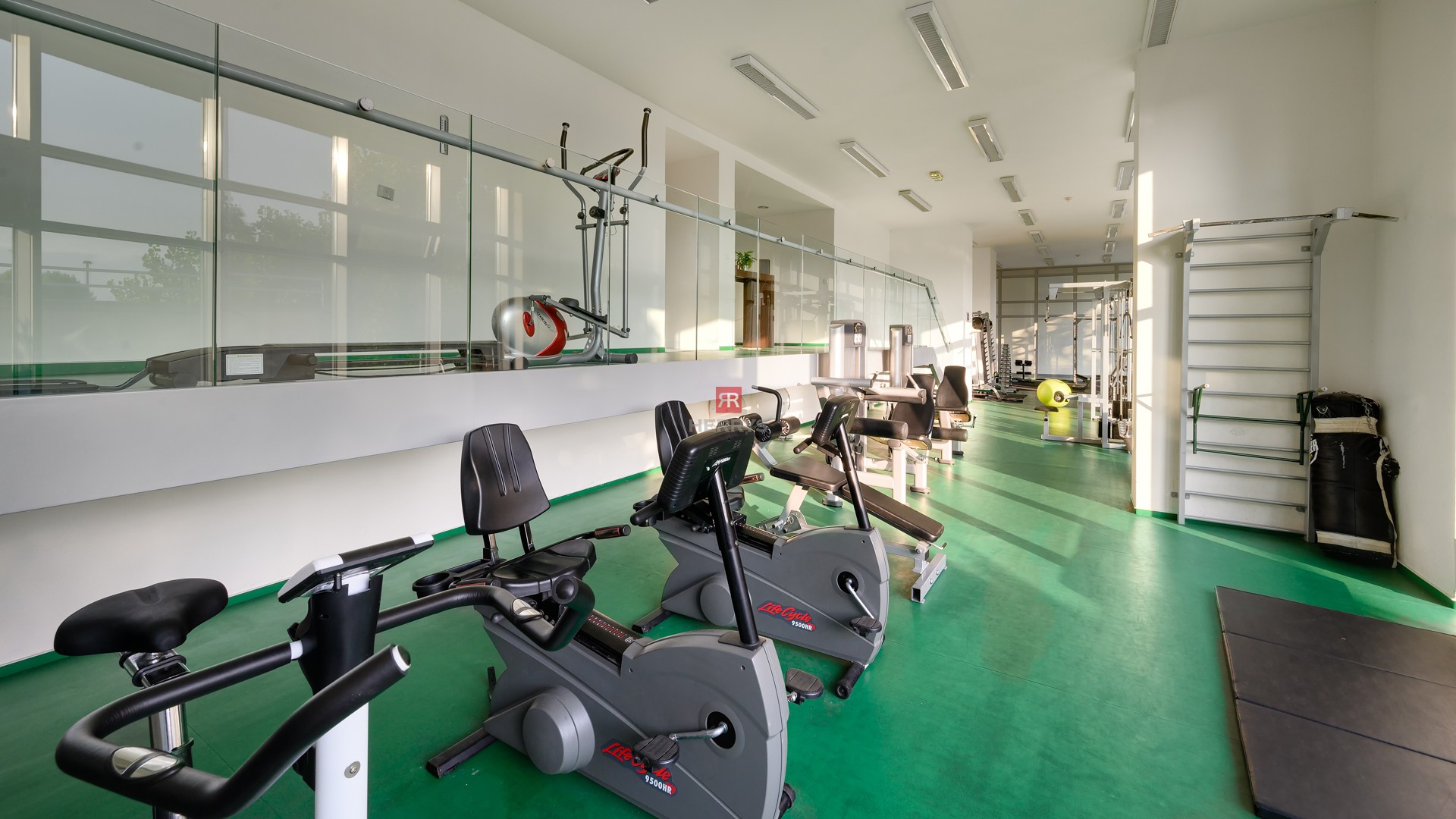 HERRYS - For rent spacious 2 room flat with garage parking place in project III Towers