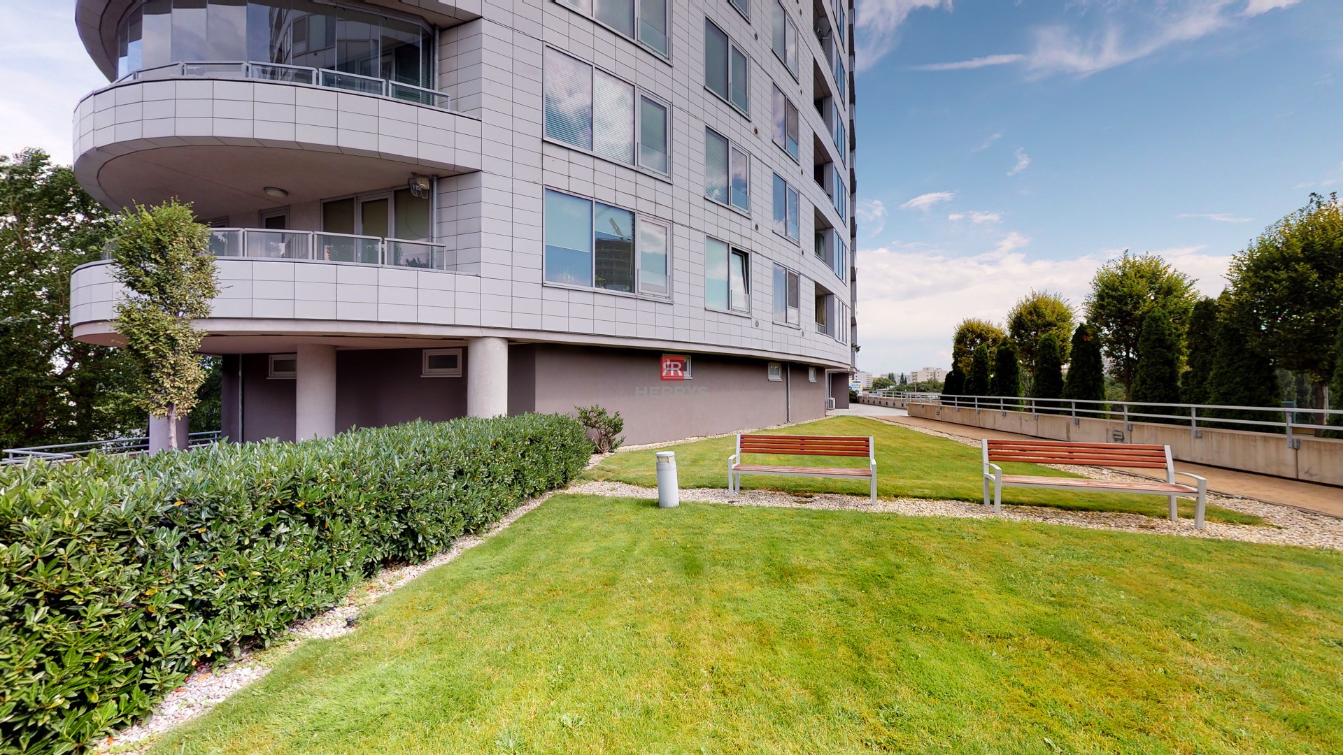 HERRYS - For rent spacious 2 room flat with garage parking place in project III Towers