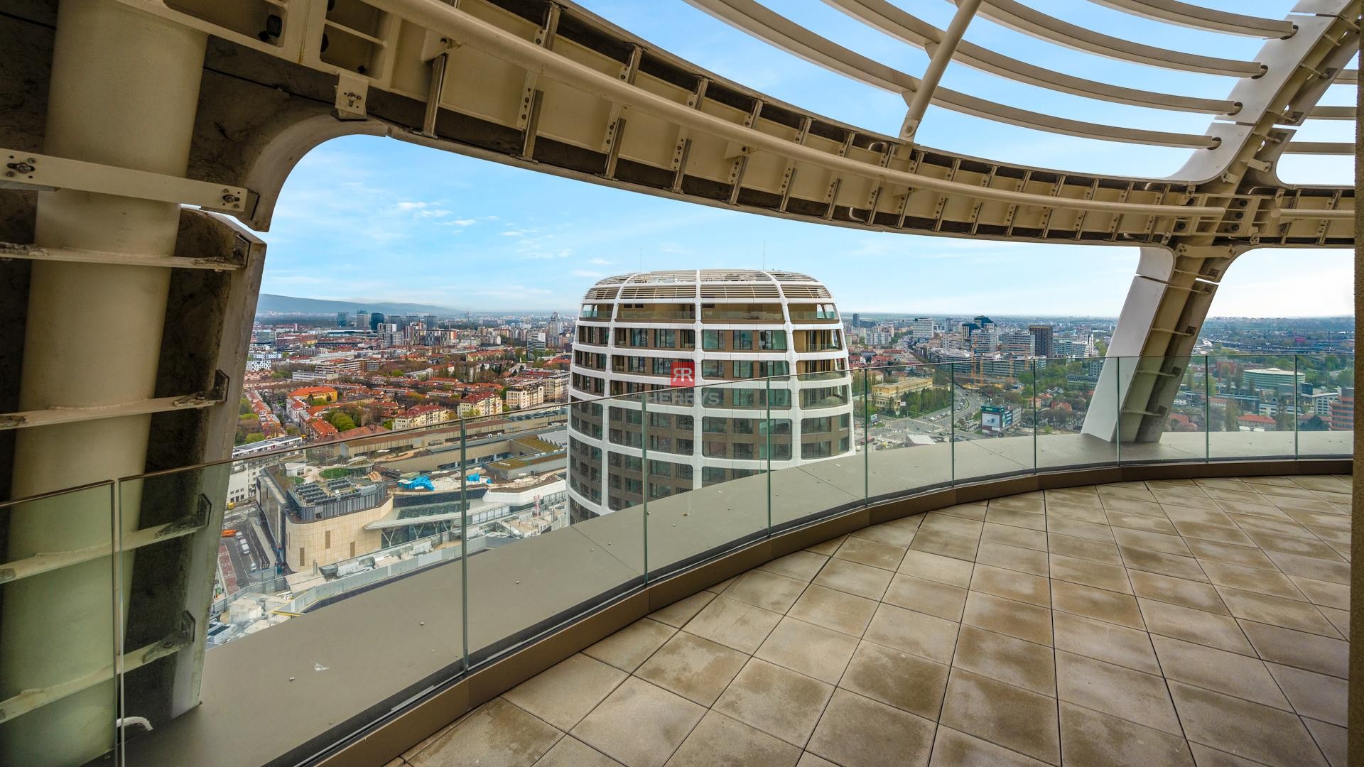 HERRYS - Na prenájom 2 izbový byt v projekte SKYPARK s parkingom