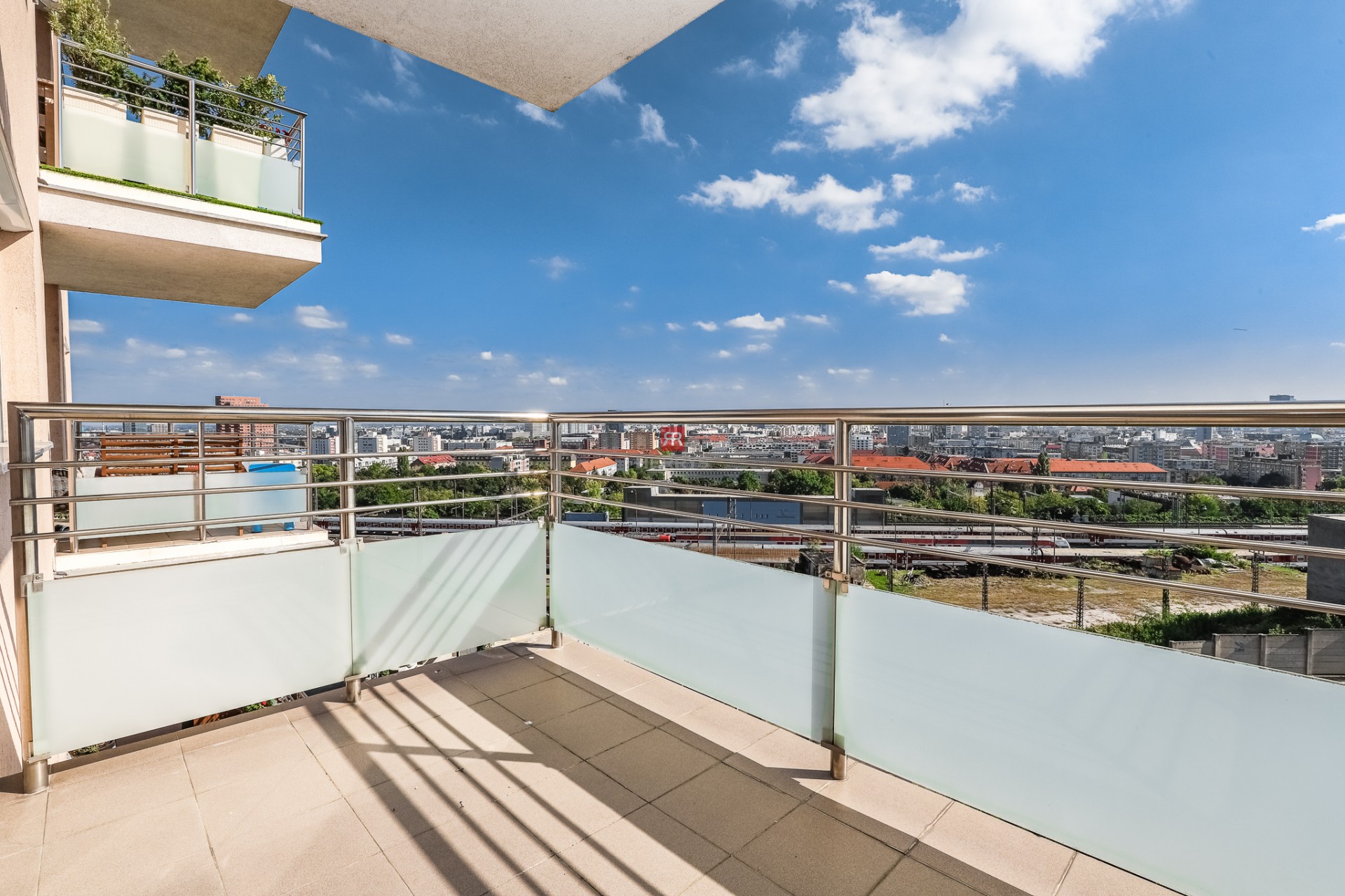 FOR RENT – spacious flat 85&nbsp;m2 with parking space, Tupeho street