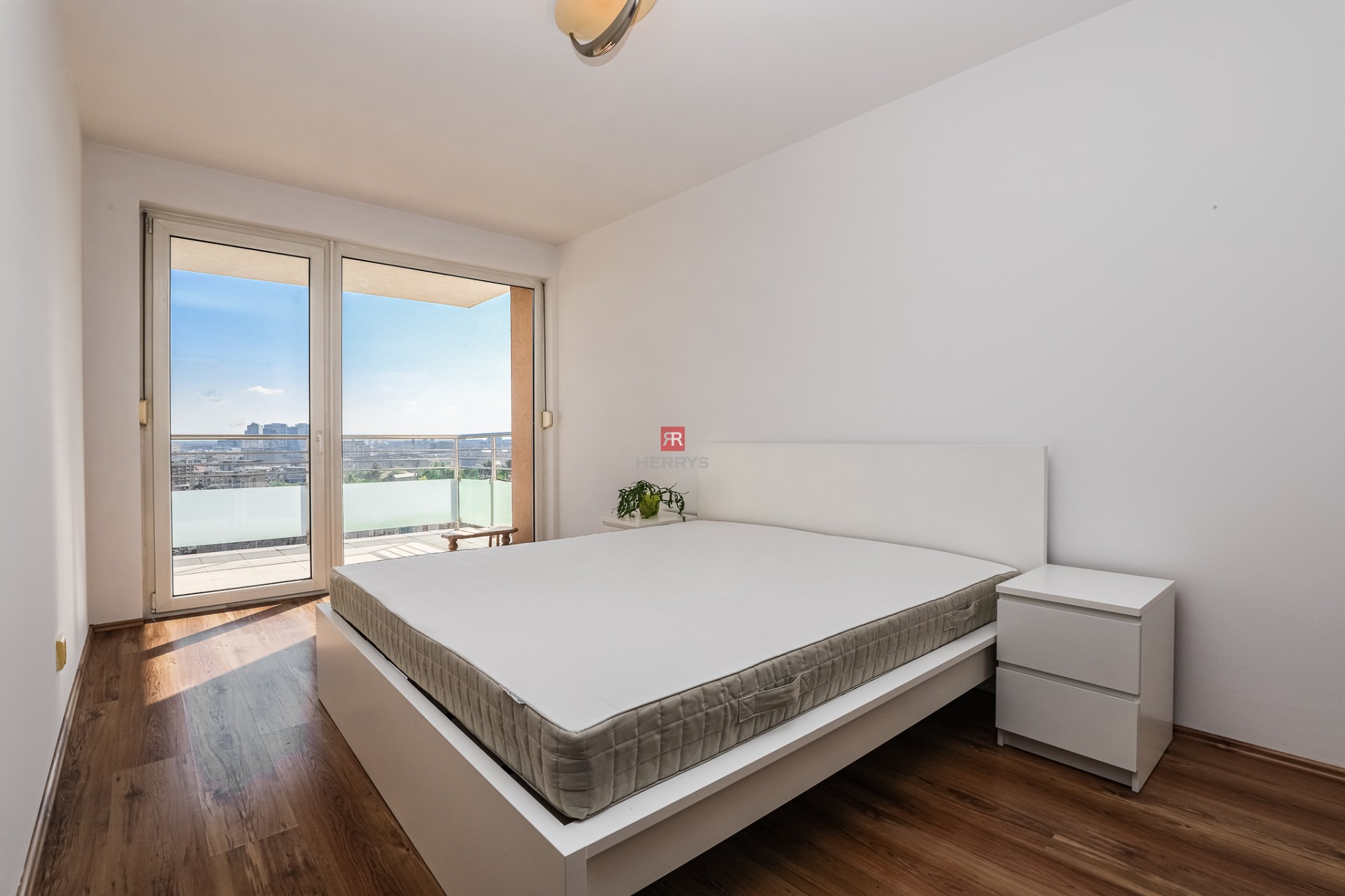 FOR RENT – spacious flat 85&nbsp;m2 with parking space, Tupeho street