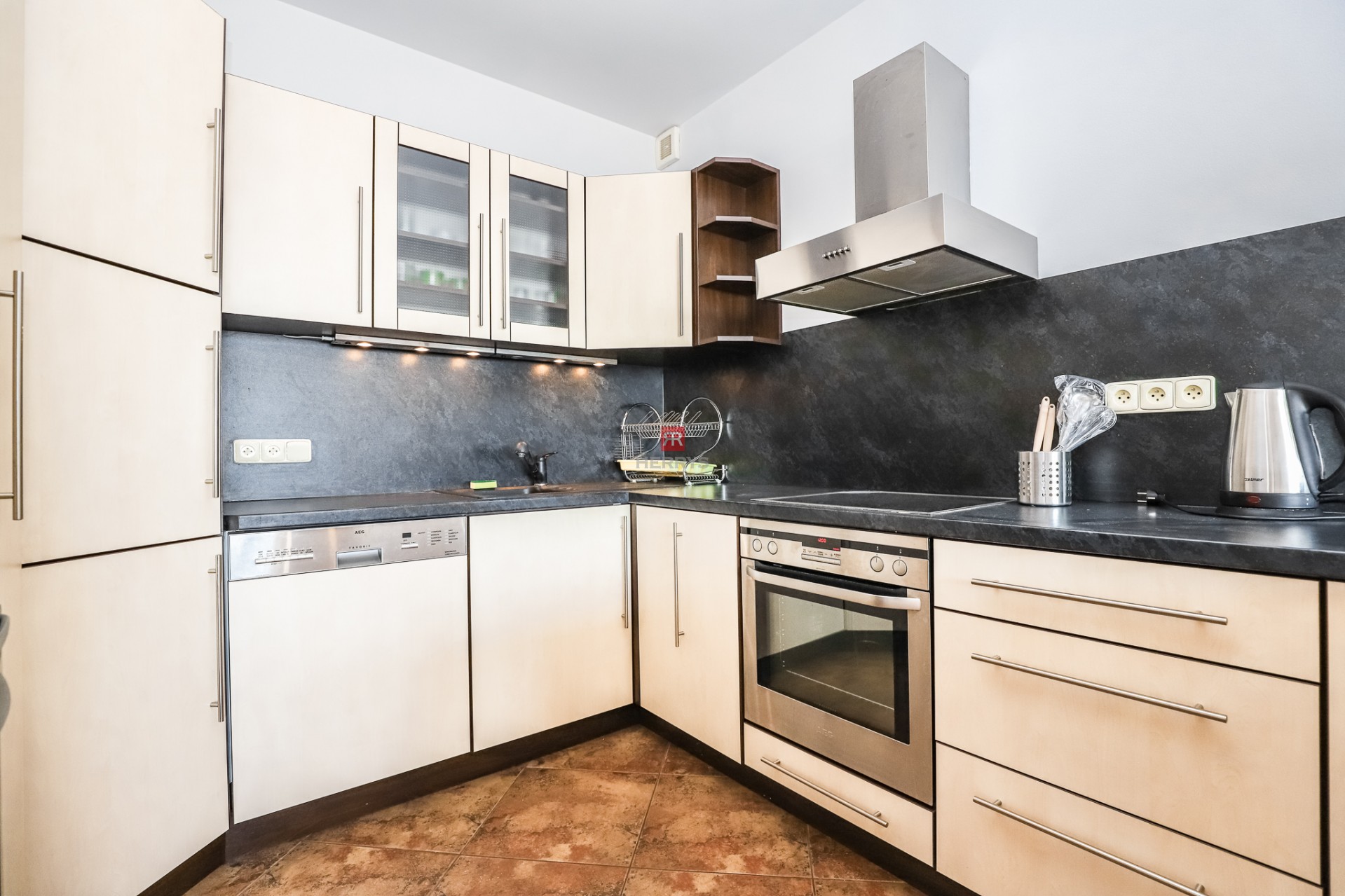 FOR RENT – spacious flat 85&nbsp;m2 with parking space, Tupeho street