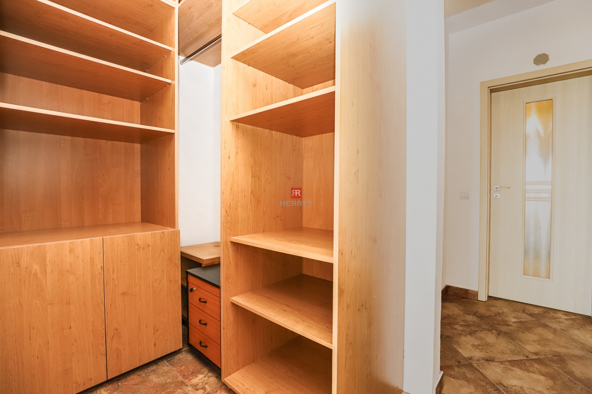 FOR RENT – spacious flat 85&nbsp;m2 with parking space, Tupeho street