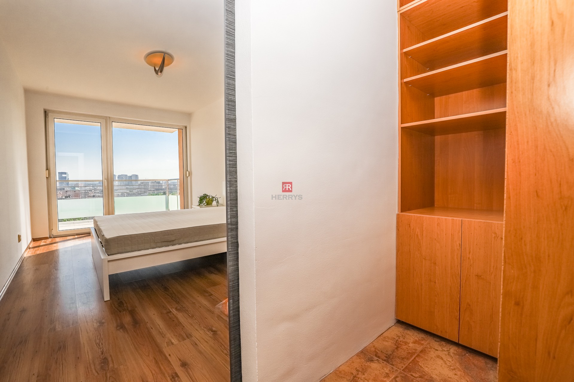 FOR RENT – spacious flat 85&nbsp;m2 with parking space, Tupeho street