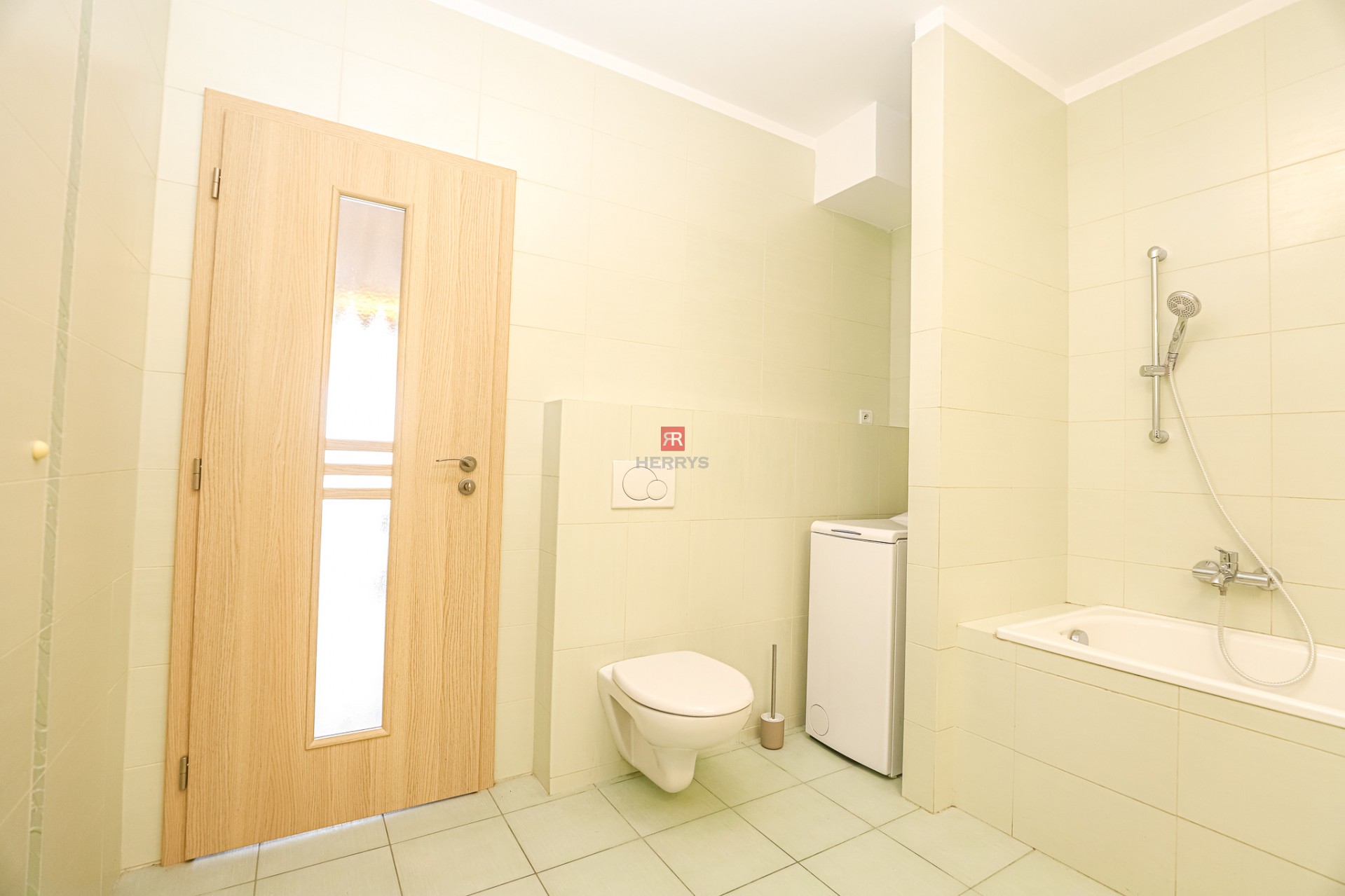 FOR RENT – spacious flat 85&nbsp;m2 with parking space, Tupeho street