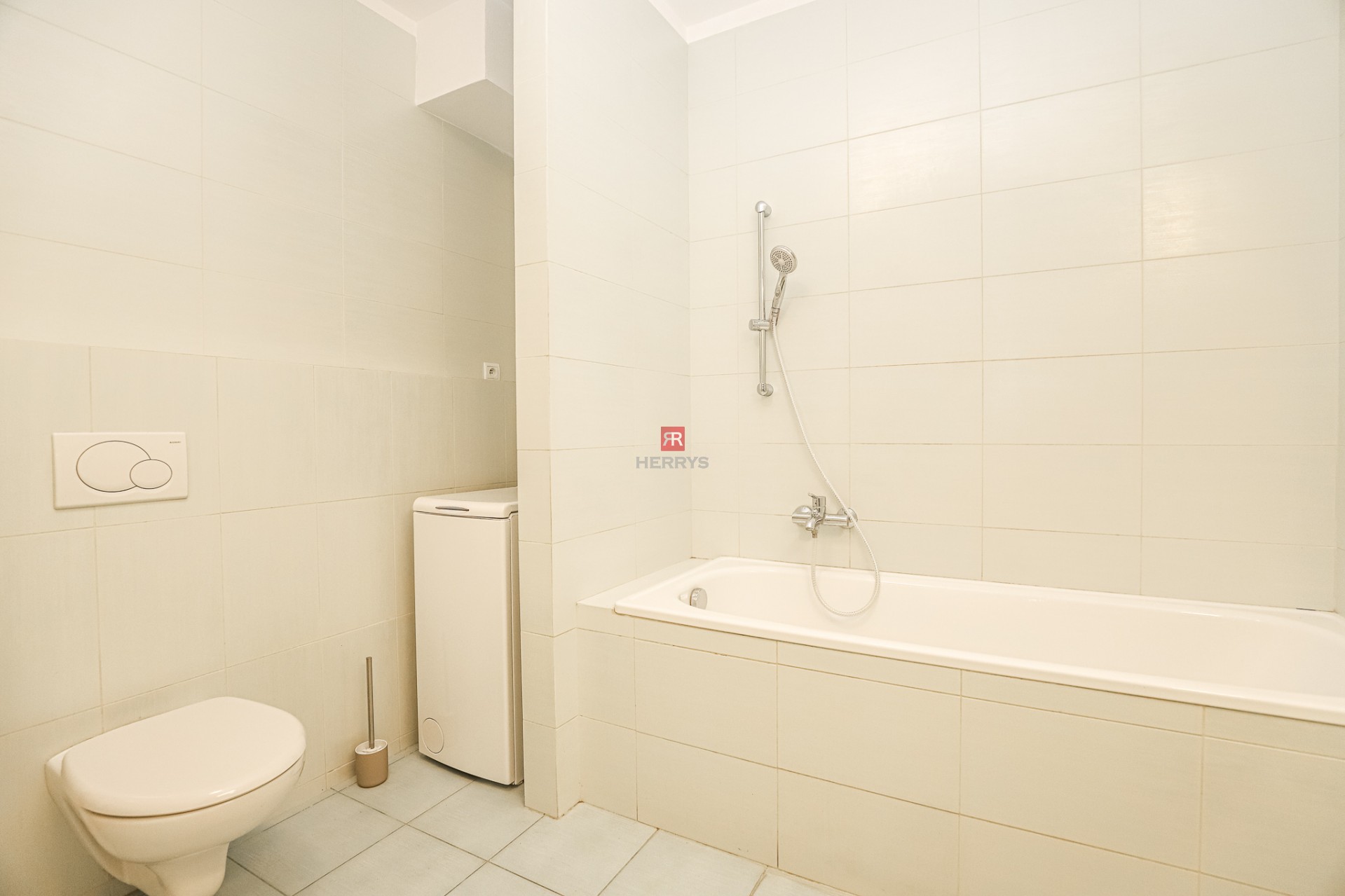 FOR RENT – spacious flat 85&nbsp;m2 with parking space, Tupeho street