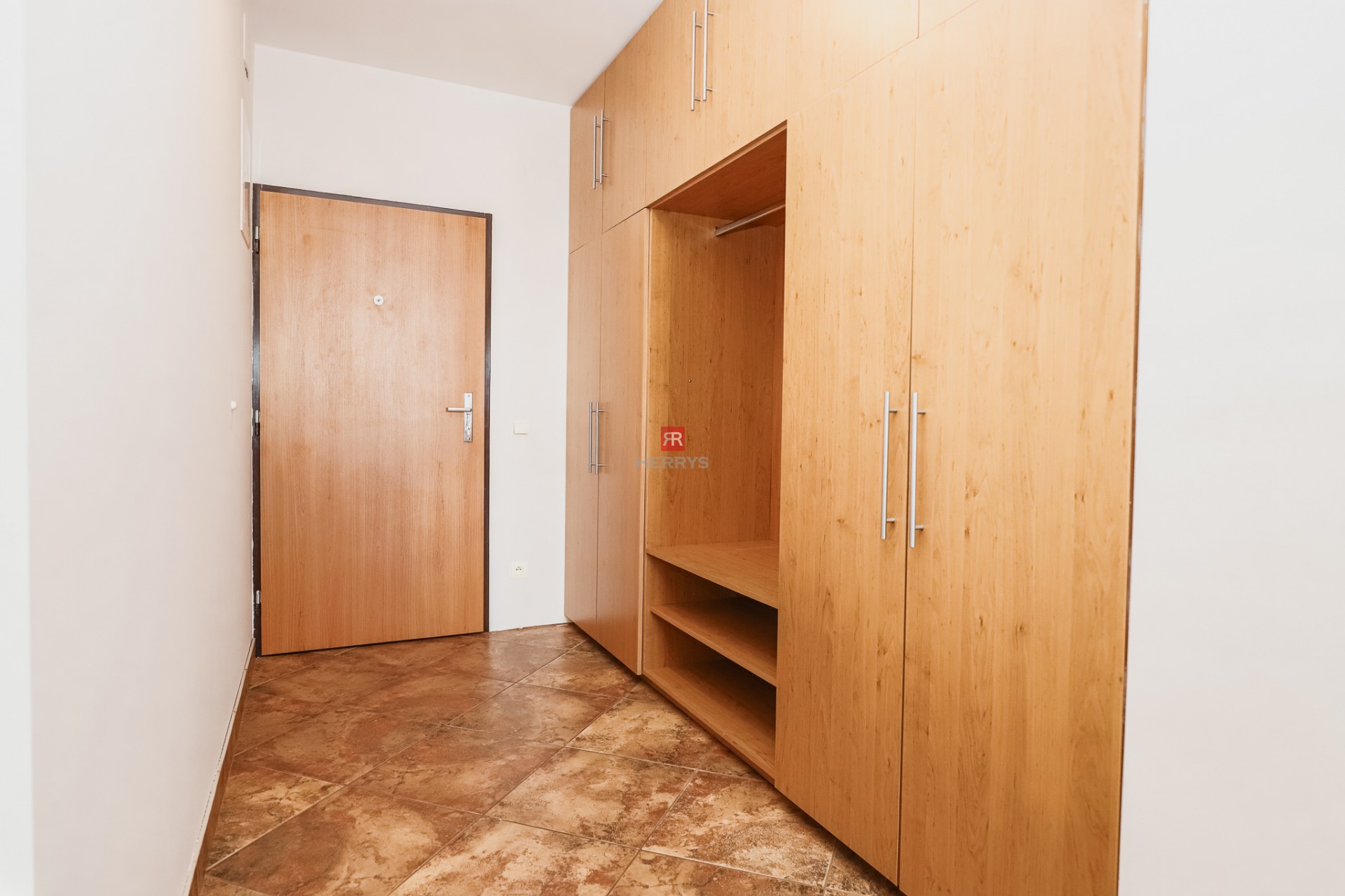 FOR RENT – spacious flat 85&nbsp;m2 with parking space, Tupeho street