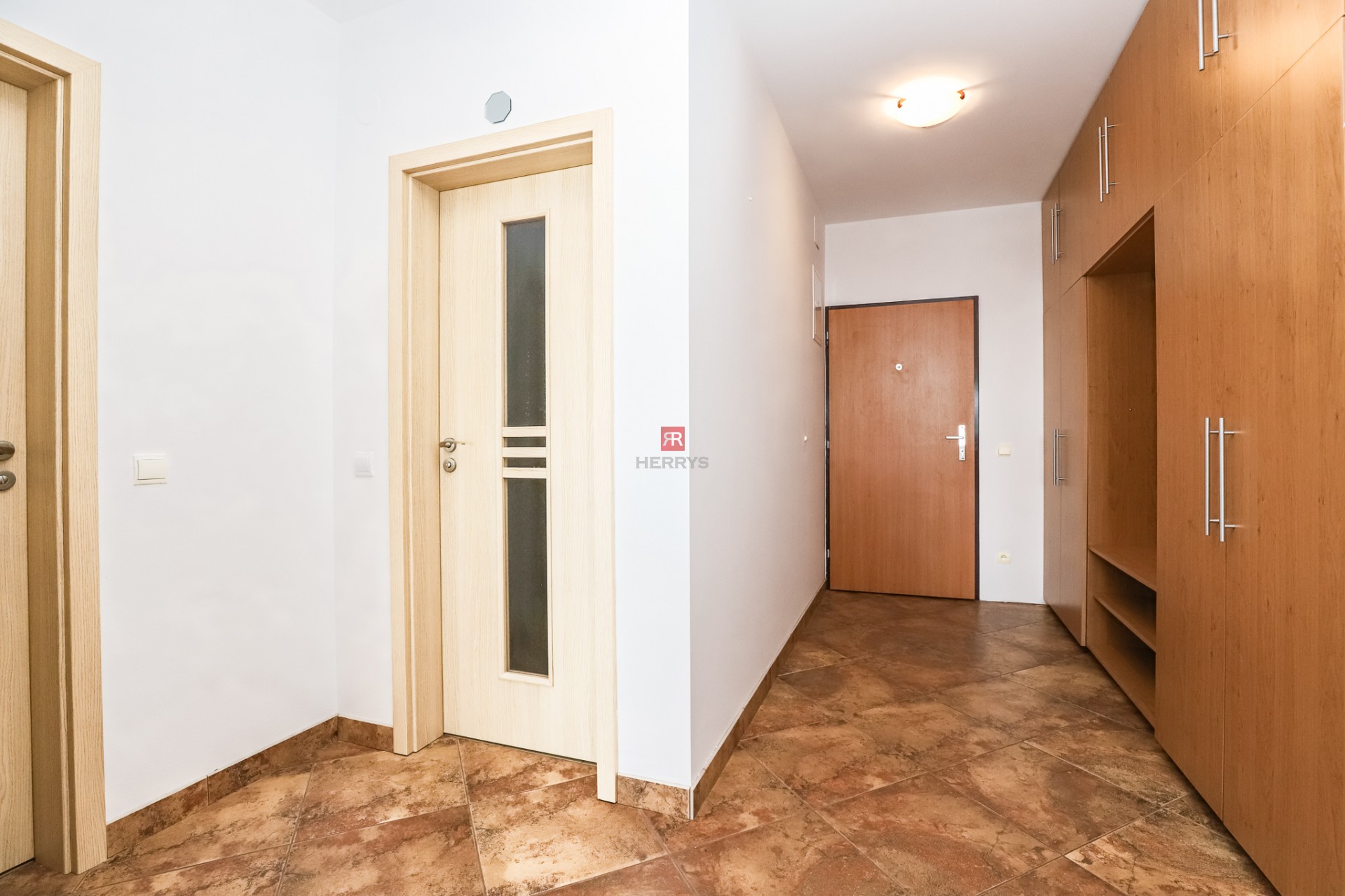 FOR RENT – spacious flat 85&nbsp;m2 with parking space, Tupeho street