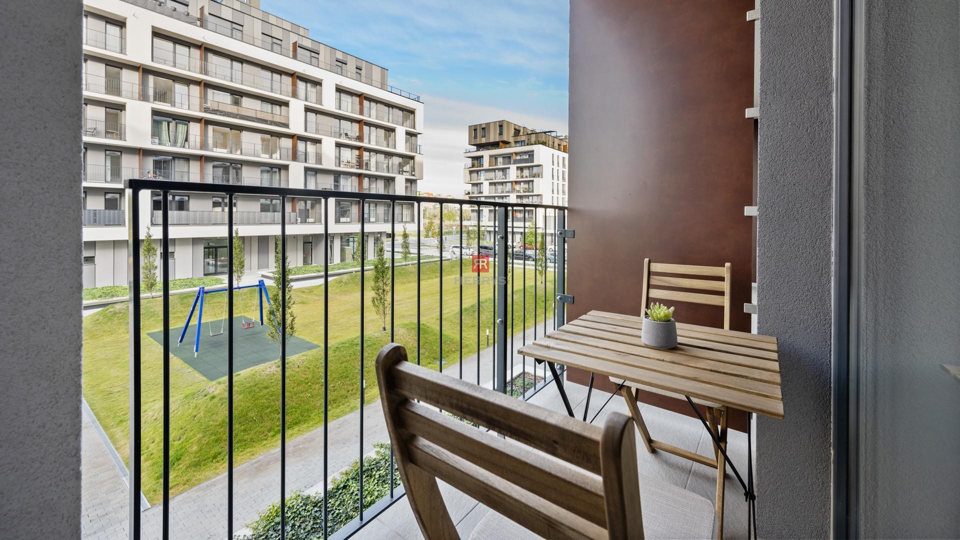 HERRYS - Na prenájom zariadený 1,5-izbový byt s parkovacím miestom v Slnečniciach - zóne Mesto