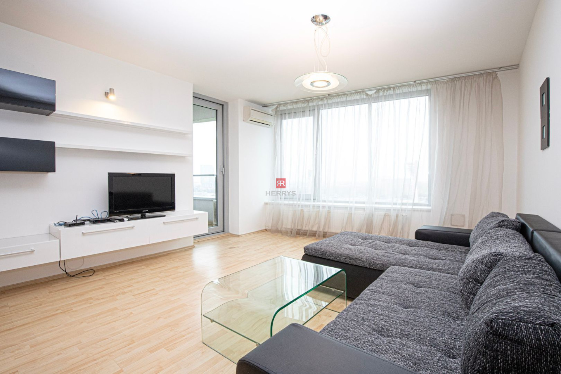 HERRYS - For rent modern 2 rooms apartment with parking place in project III Towers
