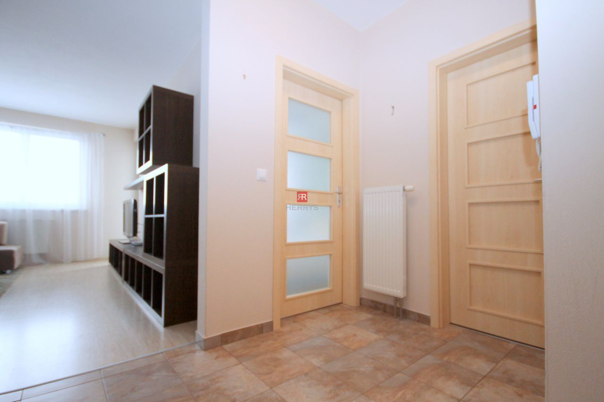 HERRYS - Na prenájom kompletne zariadený 2 izbový byt s internetom a TV v cene