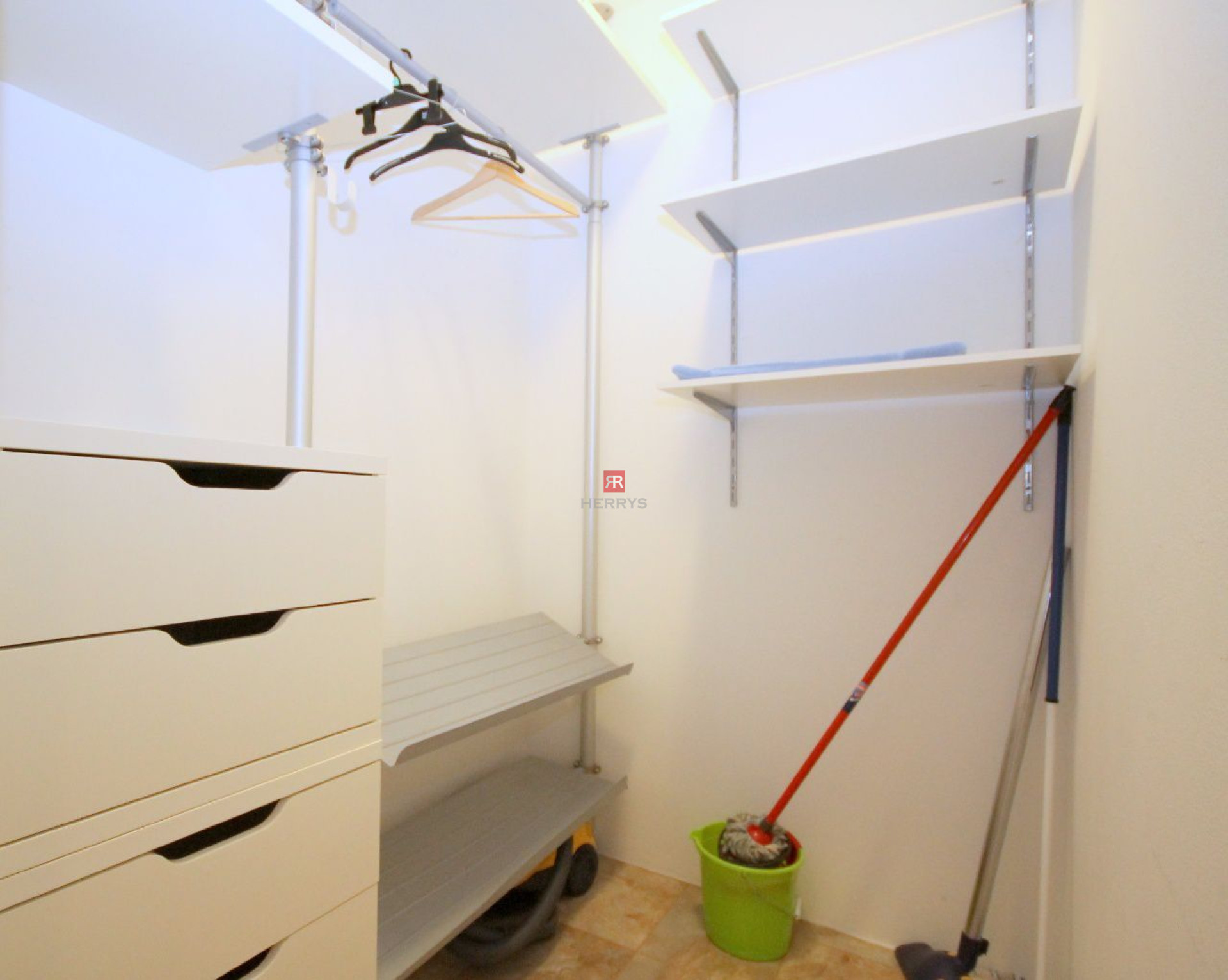 HERRYS - Na prenájom kompletne zariadený 2 izbový byt s internetom a TV v cene