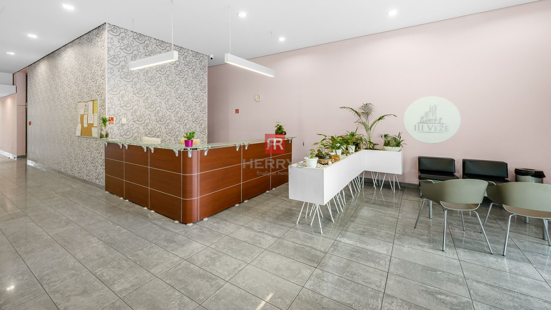 HERRYS - Na prenájom kompletne zariadený 2-izbový byt s garážovým státím v komplexe III VEŽE