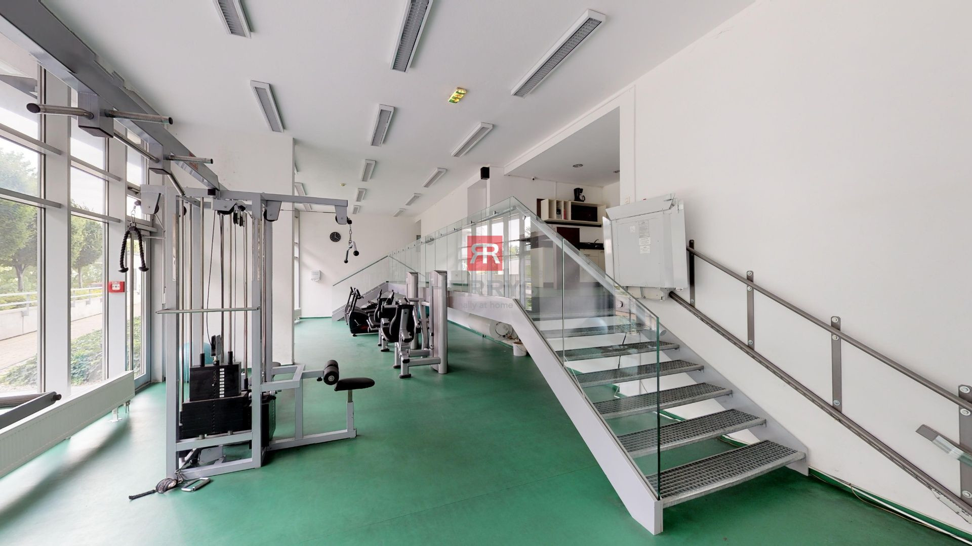 HERRYS - Na prenájom kompletne zariadený 2-izbový byt s garážovým státím v komplexe III VEŽE