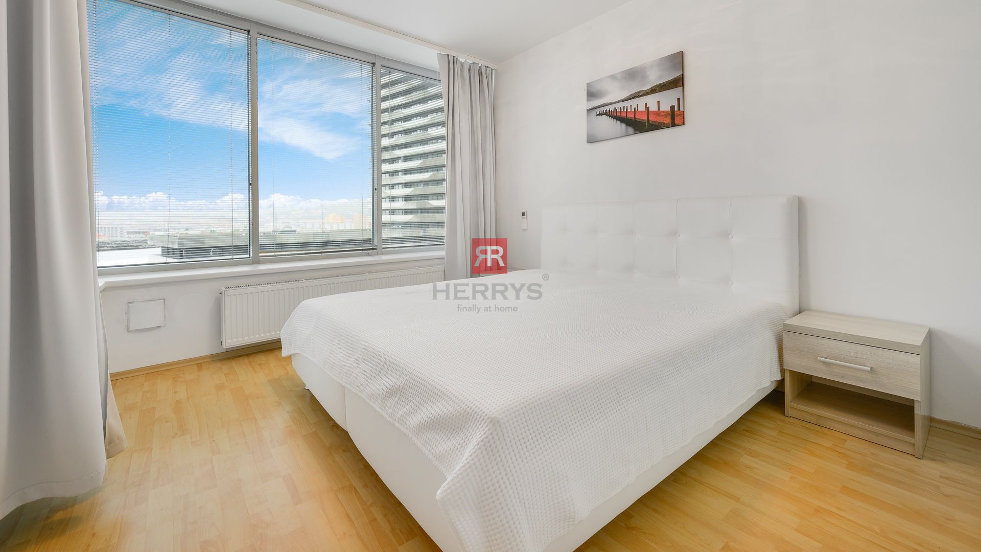 HERRYS - Na prenájom kompletne zariadený 2-izbový byt s garážovým státím v komplexe III VEŽE