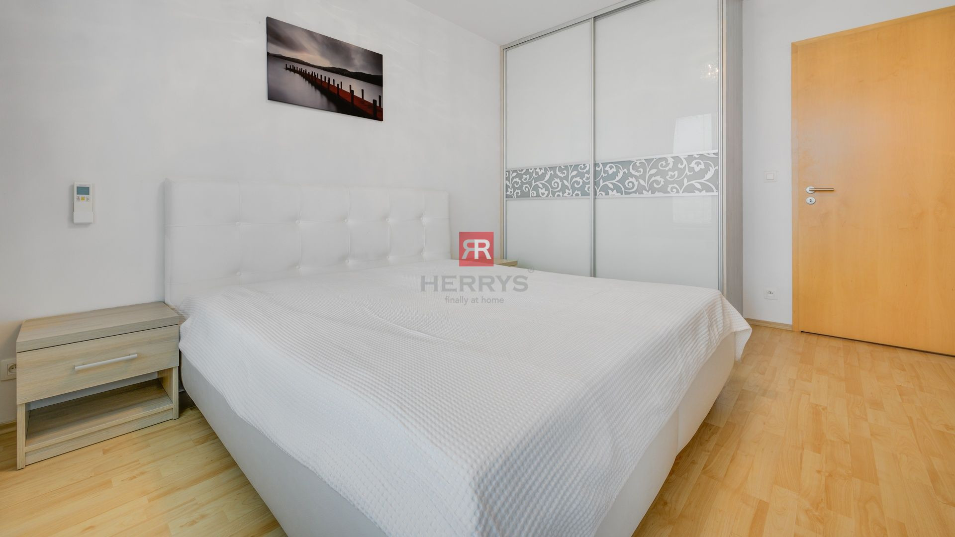 HERRYS - Na prenájom kompletne zariadený 2-izbový byt s garážovým státím v komplexe III VEŽE