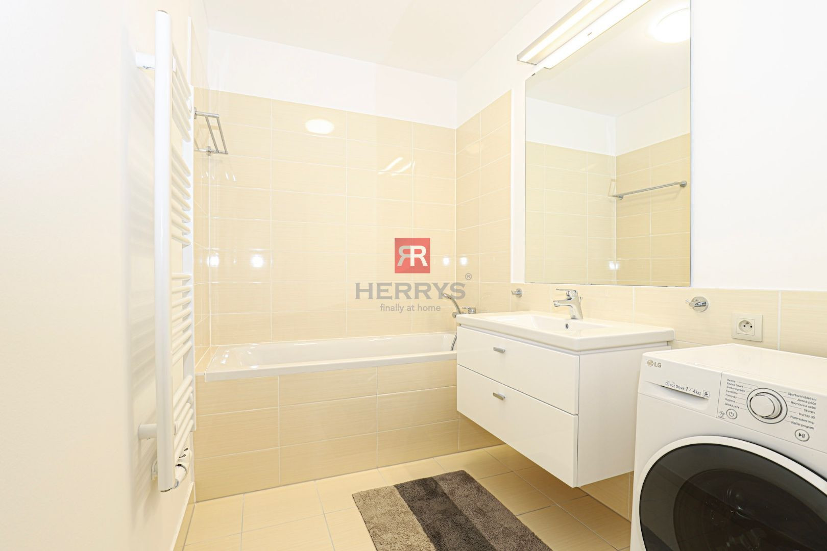 HERRYS - For rent 3-room furnished apartment with a balcony in Panorama City with a view of the Danube