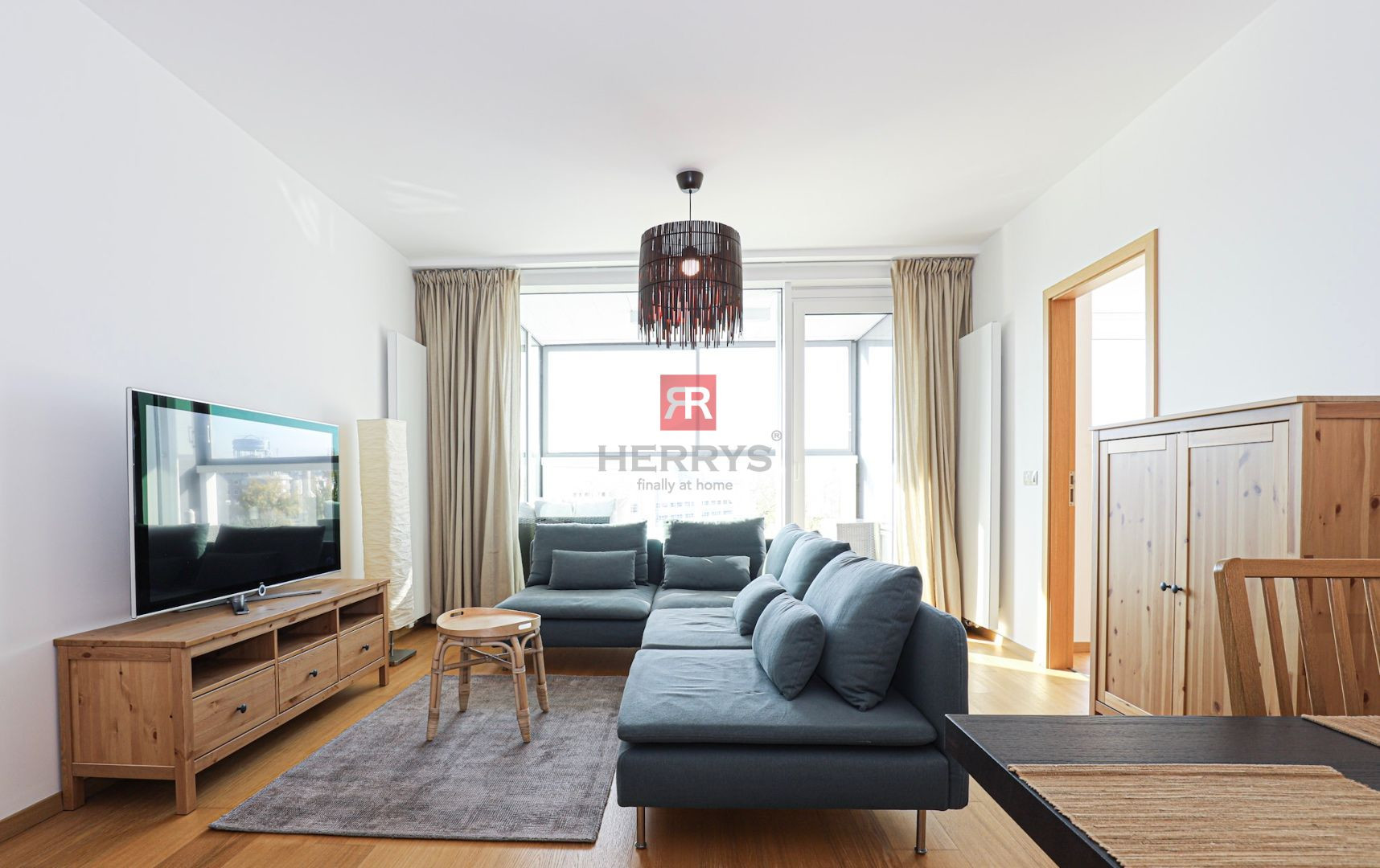 HERRYS - For rent 3-room furnished apartment with a balcony in Panorama City with a view of the Danube