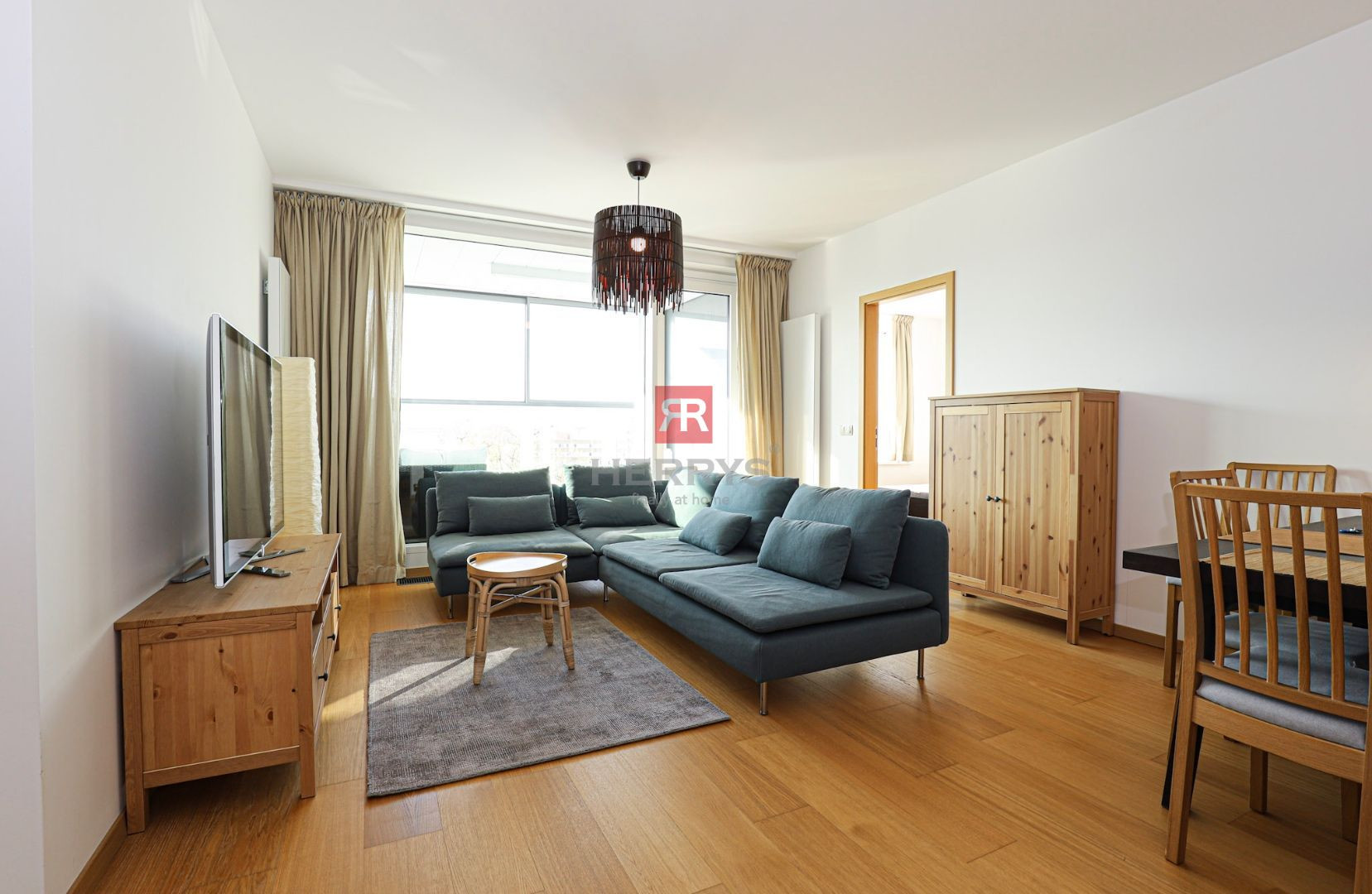 HERRYS - For rent 3-room furnished apartment with a balcony in Panorama City with a view of the Danube