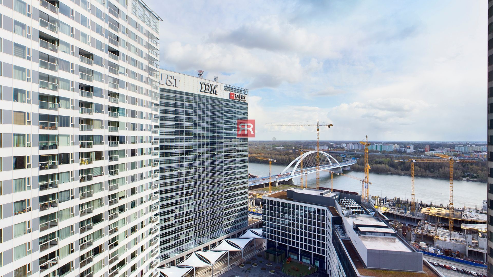 HERRYS - For rent a spacious 3 bedroom apartment with an exceptional view in PANORAMA CITY